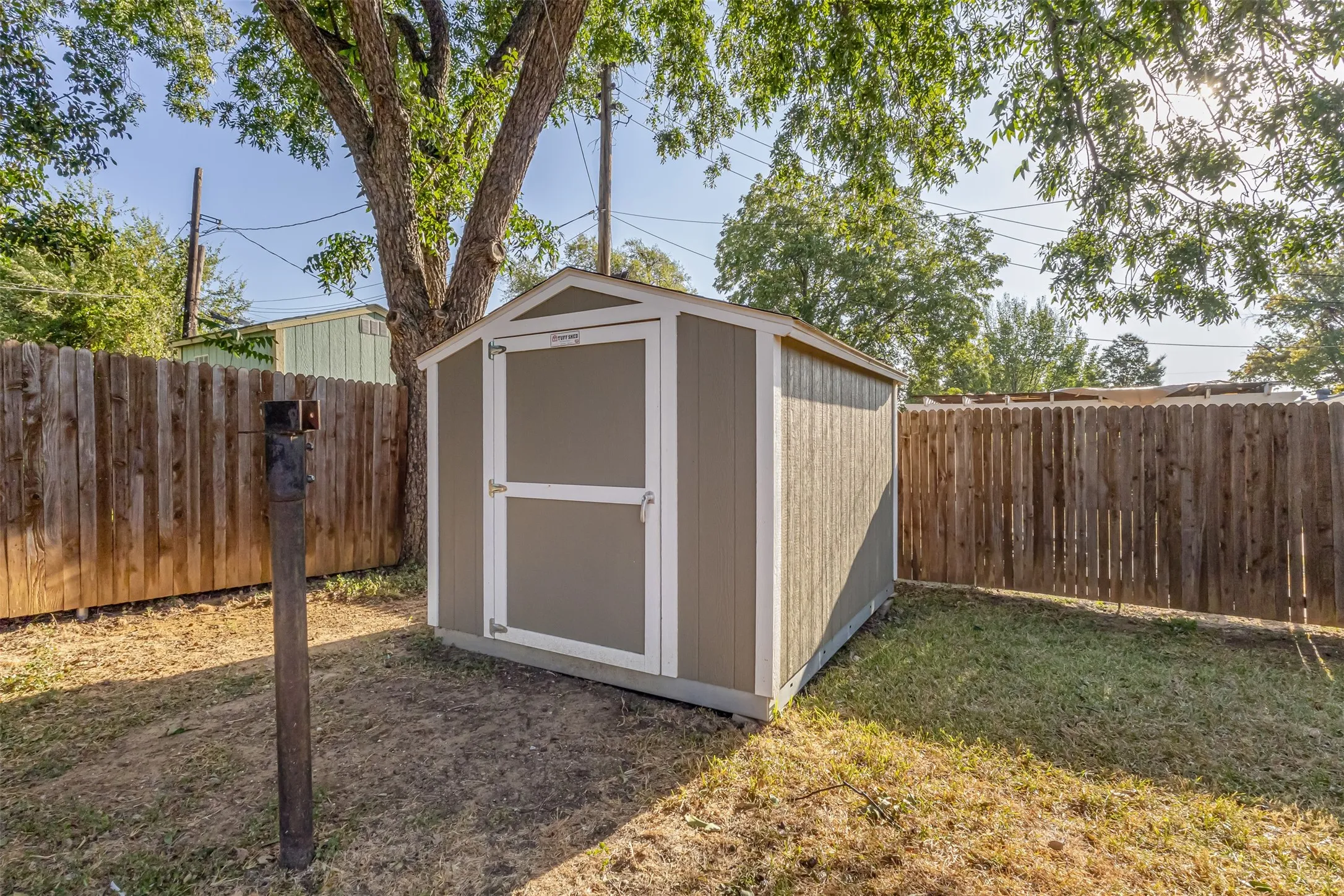 Single Family Residence For Sale in Tarrant County , 8001 Clark Street, North Richland Hills, Texas 76180, 3 Bedroom, 2 Bathroom, 2 Garage spaces, 1,808 Sqft, built in 1959, mls#21385758, Real Estate Agent in North Richland Hills, Homes For Sale in Tarrant county, Homes For Sale in North Richland Hills, Realtor in North Richland Hills Texas, Real Estate Brokerage Independent Realty Texas, Luminita Cordes Realtor