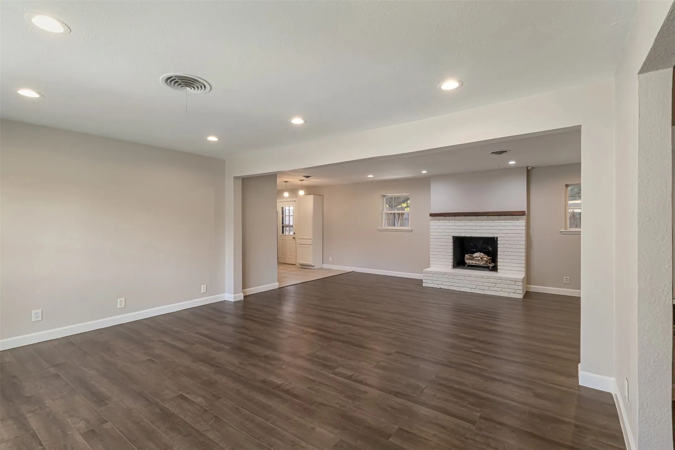 Single Family Residence For Sale in Tarrant County , 8001 Clark Street, North Richland Hills, Texas 76180, 3 Bedroom, 2 Bathroom, 2 Garage spaces, 1,808 Sqft, built in 1959, mls#21385758, Real Estate Agent in North Richland Hills, Homes For Sale in Tarrant county, Homes For Sale in North Richland Hills, Realtor in North Richland Hills Texas, Real Estate Brokerage Independent Realty Texas, Luminita Cordes Realtor