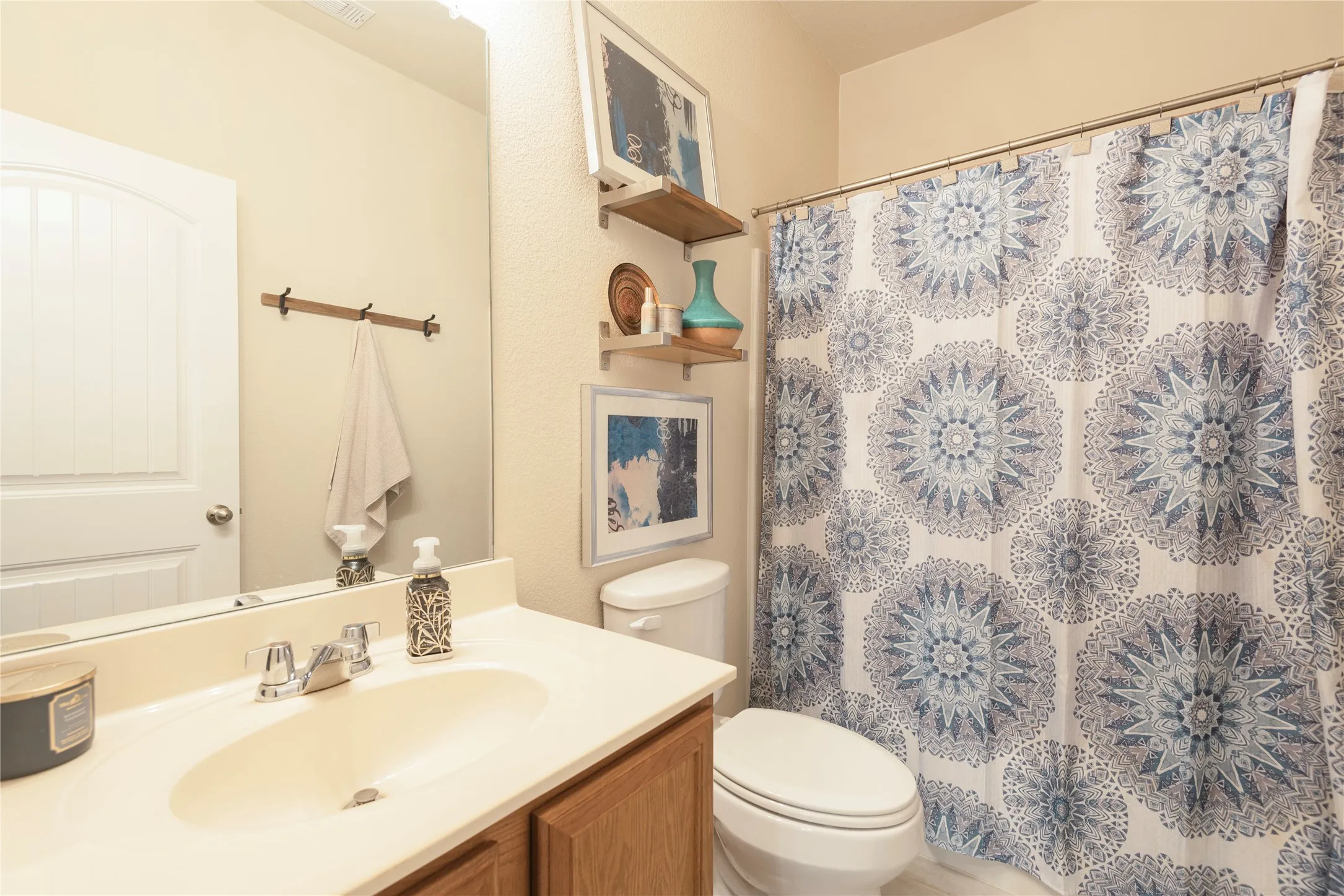 Single Family Residence For Sale in Denton County , 708 Whitemarsh Drive, Aubrey, Texas 76227, 4 Bedroom, 3 Bathroom, 2 Garage spaces, 2,049 Sqft, built in 2015, mls#21383993, Real Estate Agent in Aubrey, Homes For Sale in Denton county, Homes For Sale in Aubrey, Realtor in Aubrey Texas, Real Estate Brokerage Independent Realty Texas, Luminita Cordes Realtor