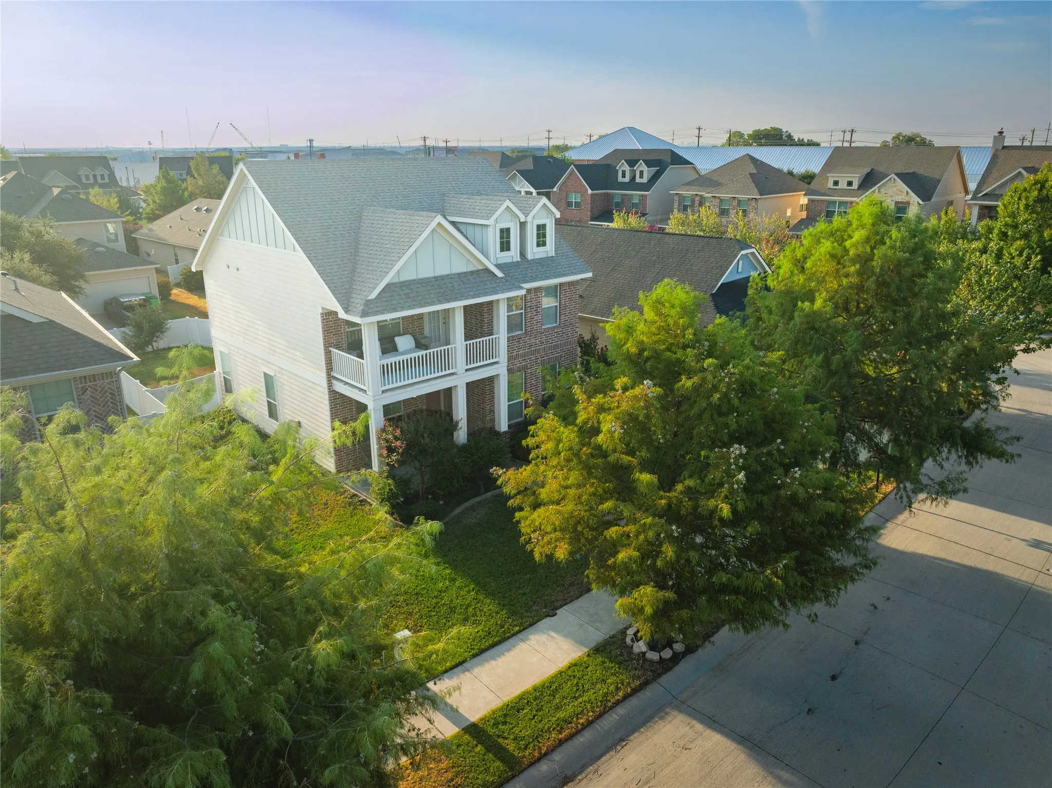 Single Family Residence For Sale in Denton County , 708 Whitemarsh Drive, Aubrey, Texas 76227, 4 Bedroom, 3 Bathroom, 2 Garage spaces, 2,049 Sqft, built in 2015, mls#21383993, Real Estate Agent in Aubrey, Homes For Sale in Denton county, Homes For Sale in Aubrey, Realtor in Aubrey Texas, Real Estate Brokerage Independent Realty Texas, Luminita Cordes Realtor