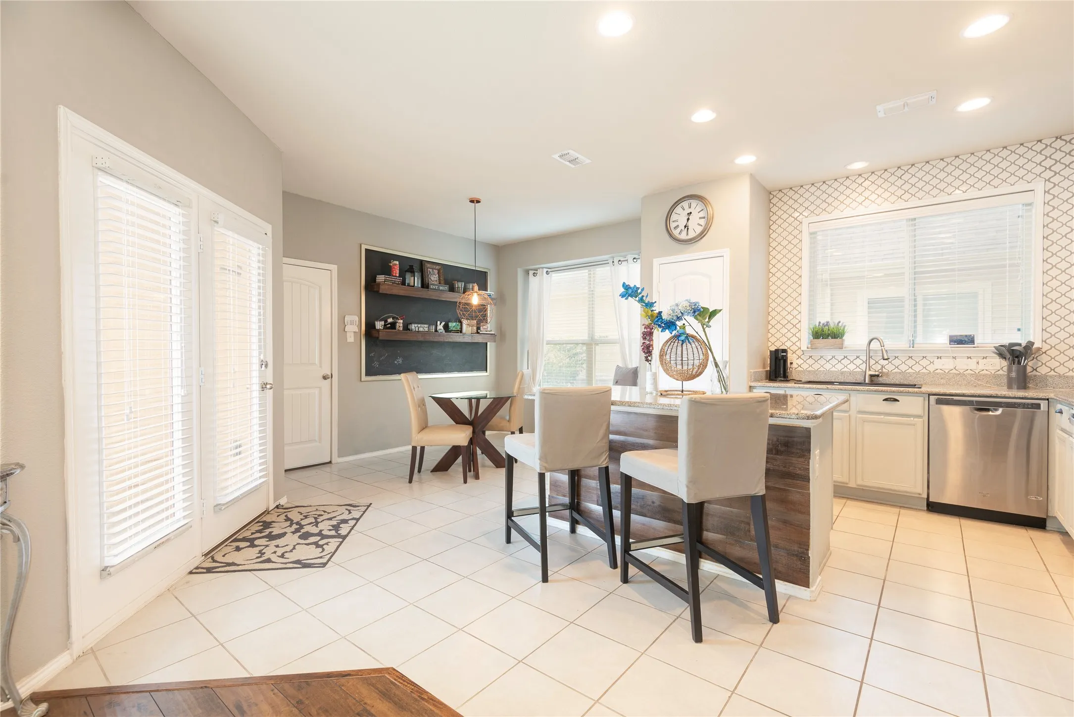 Single Family Residence For Sale in Denton County , 708 Whitemarsh Drive, Aubrey, Texas 76227, 4 Bedroom, 3 Bathroom, 2 Garage spaces, 2,049 Sqft, built in 2015, mls#21383993, Real Estate Agent in Aubrey, Homes For Sale in Denton county, Homes For Sale in Aubrey, Realtor in Aubrey Texas, Real Estate Brokerage Independent Realty Texas, Luminita Cordes Realtor