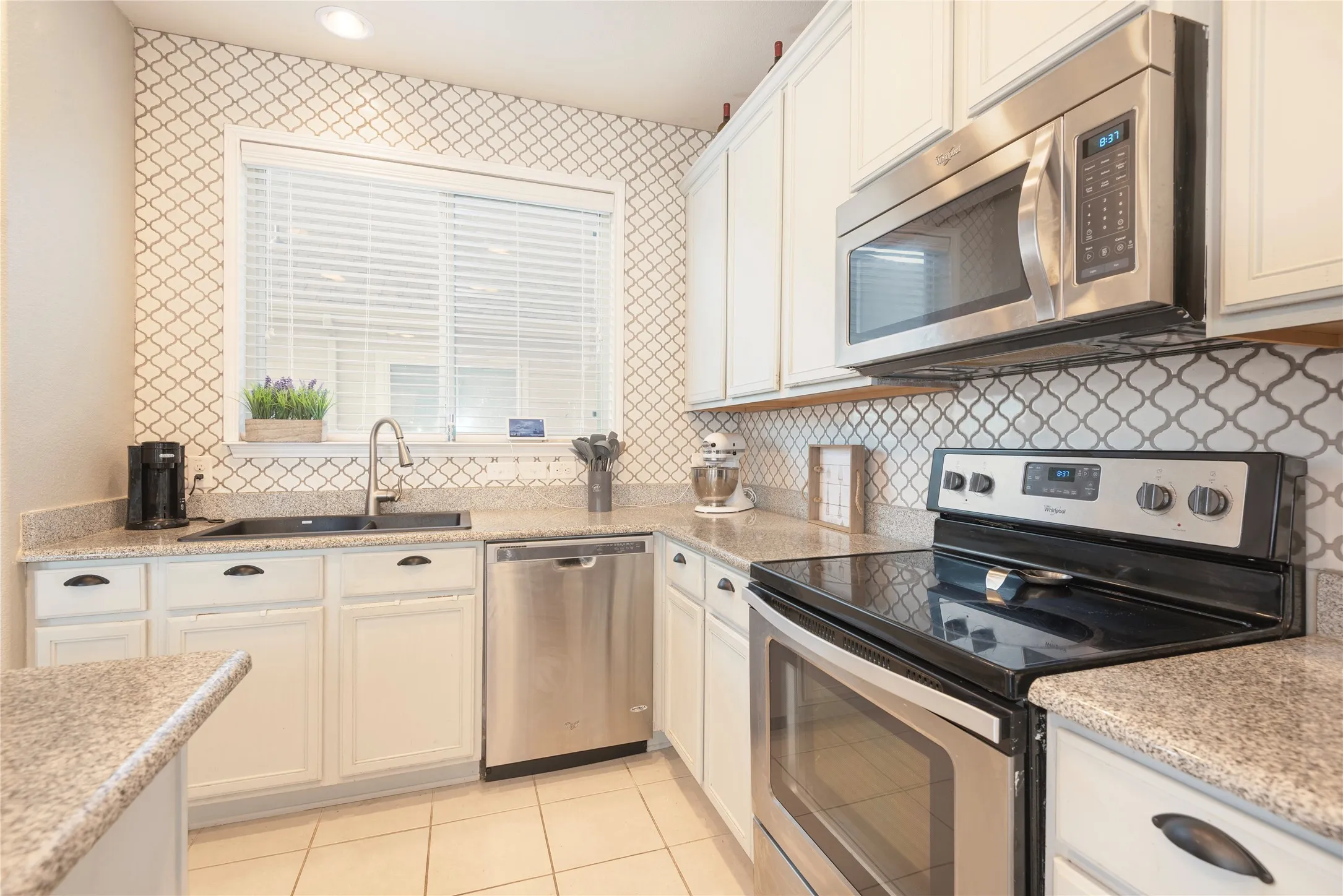 Single Family Residence For Sale in Denton County , 708 Whitemarsh Drive, Aubrey, Texas 76227, 4 Bedroom, 3 Bathroom, 2 Garage spaces, 2,049 Sqft, built in 2015, mls#21383993, Real Estate Agent in Aubrey, Homes For Sale in Denton county, Homes For Sale in Aubrey, Realtor in Aubrey Texas, Real Estate Brokerage Independent Realty Texas, Luminita Cordes Realtor
