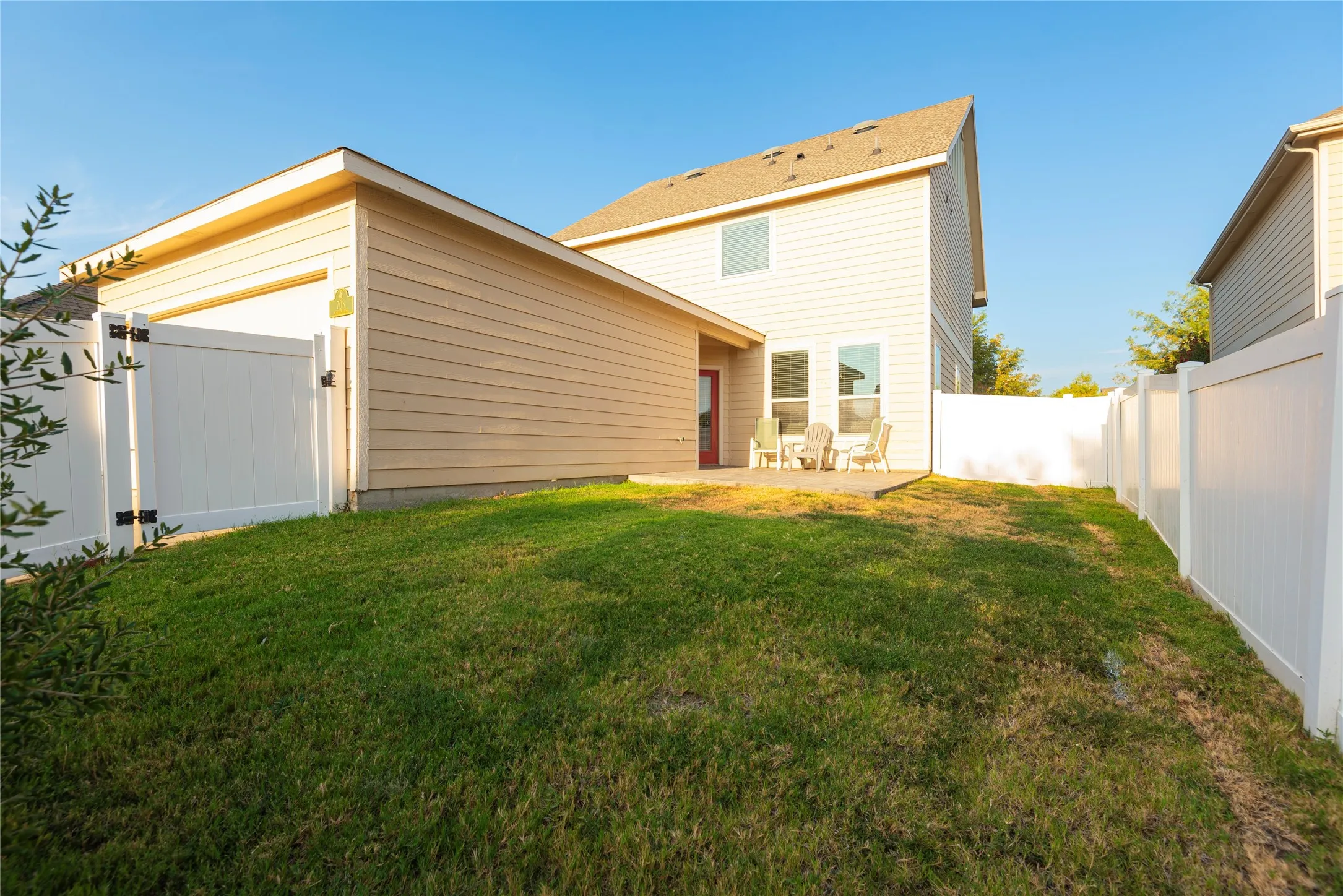 Single Family Residence For Sale in Denton County , 708 Whitemarsh Drive, Aubrey, Texas 76227, 4 Bedroom, 3 Bathroom, 2 Garage spaces, 2,049 Sqft, built in 2015, mls#21383993, Real Estate Agent in Aubrey, Homes For Sale in Denton county, Homes For Sale in Aubrey, Realtor in Aubrey Texas, Real Estate Brokerage Independent Realty Texas, Luminita Cordes Realtor