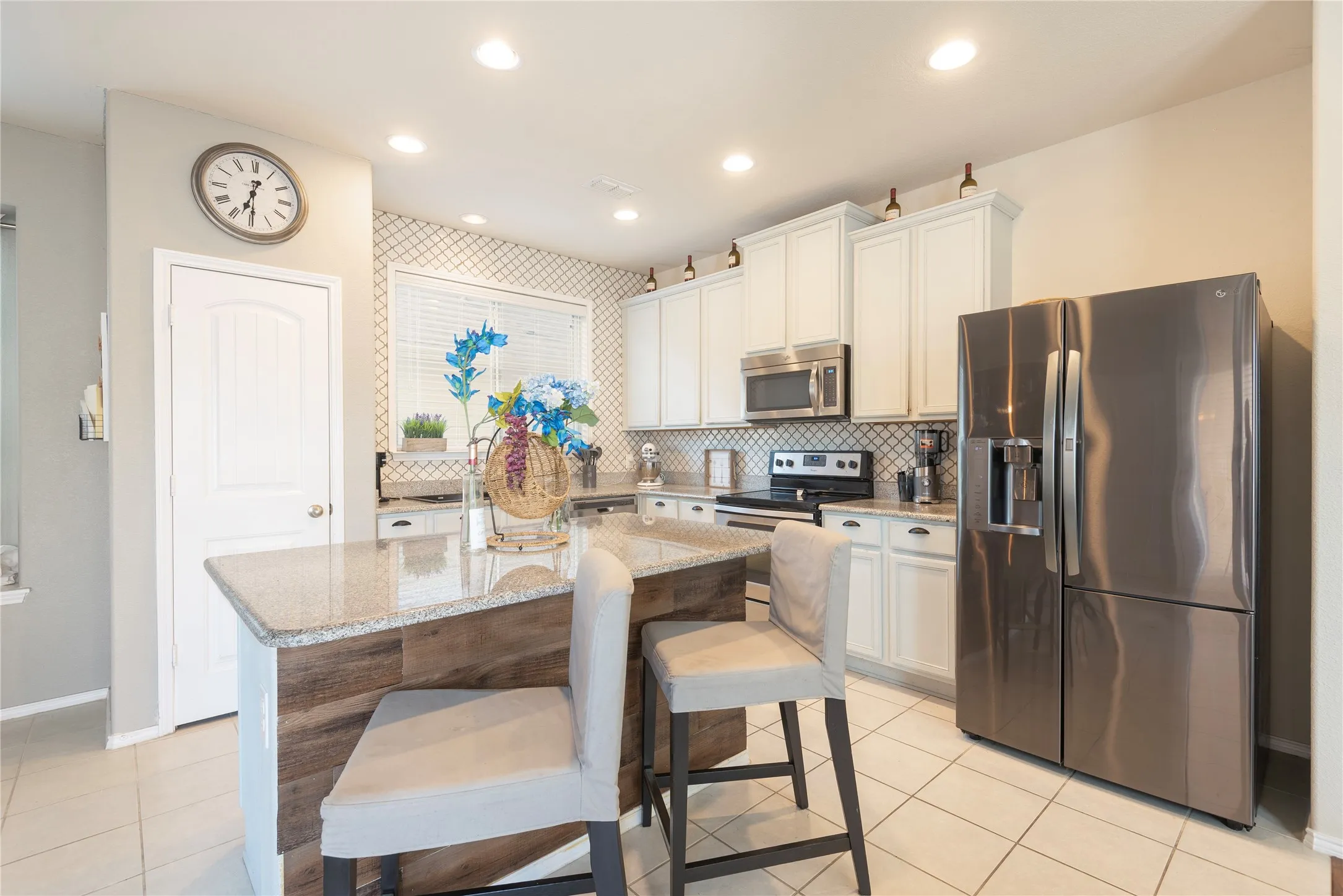 Single Family Residence For Sale in Denton County , 708 Whitemarsh Drive, Aubrey, Texas 76227, 4 Bedroom, 3 Bathroom, 2 Garage spaces, 2,049 Sqft, built in 2015, mls#21383993, Real Estate Agent in Aubrey, Homes For Sale in Denton county, Homes For Sale in Aubrey, Realtor in Aubrey Texas, Real Estate Brokerage Independent Realty Texas, Luminita Cordes Realtor
