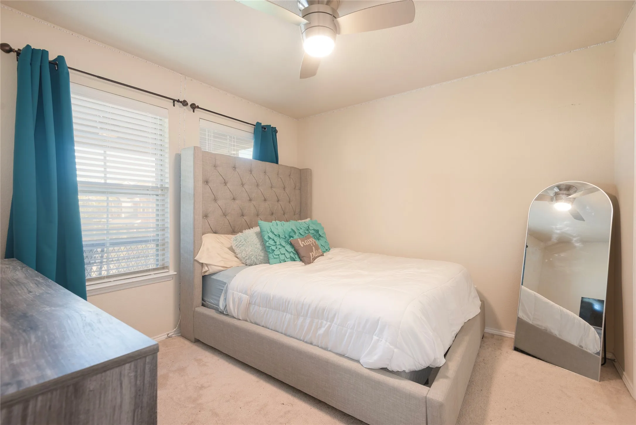 Single Family Residence For Sale in Denton County , 708 Whitemarsh Drive, Aubrey, Texas 76227, 4 Bedroom, 3 Bathroom, 2 Garage spaces, 2,049 Sqft, built in 2015, mls#21383993, Real Estate Agent in Aubrey, Homes For Sale in Denton county, Homes For Sale in Aubrey, Realtor in Aubrey Texas, Real Estate Brokerage Independent Realty Texas, Luminita Cordes Realtor