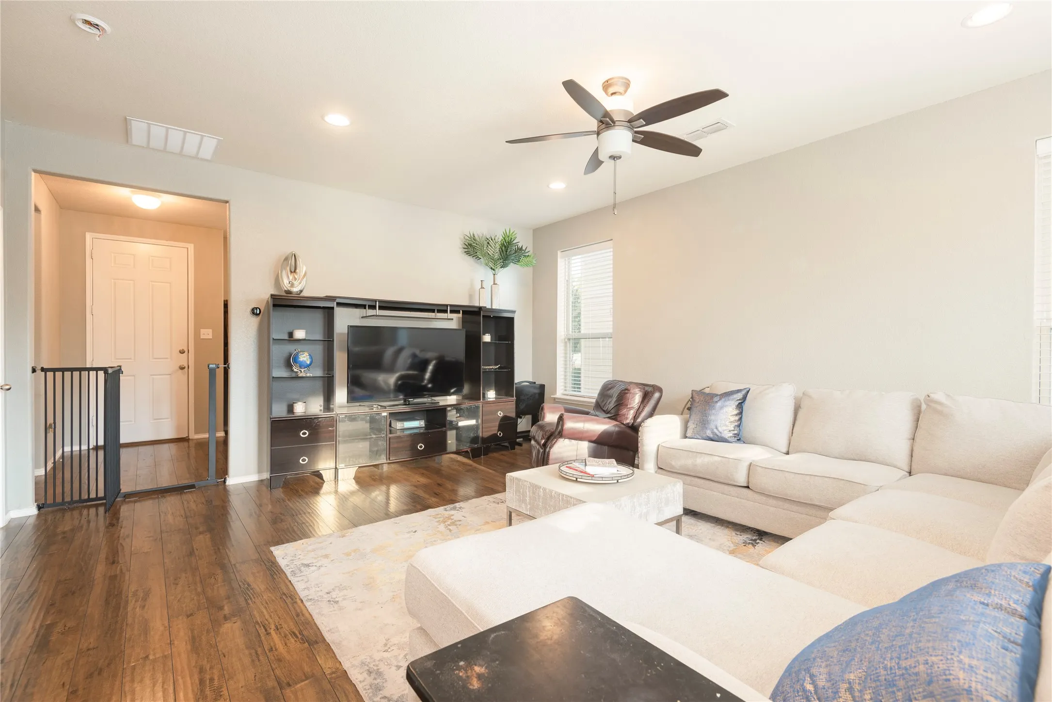 Single Family Residence For Sale in Denton County , 708 Whitemarsh Drive, Aubrey, Texas 76227, 4 Bedroom, 3 Bathroom, 2 Garage spaces, 2,049 Sqft, built in 2015, mls#21383993, Real Estate Agent in Aubrey, Homes For Sale in Denton county, Homes For Sale in Aubrey, Realtor in Aubrey Texas, Real Estate Brokerage Independent Realty Texas, Luminita Cordes Realtor