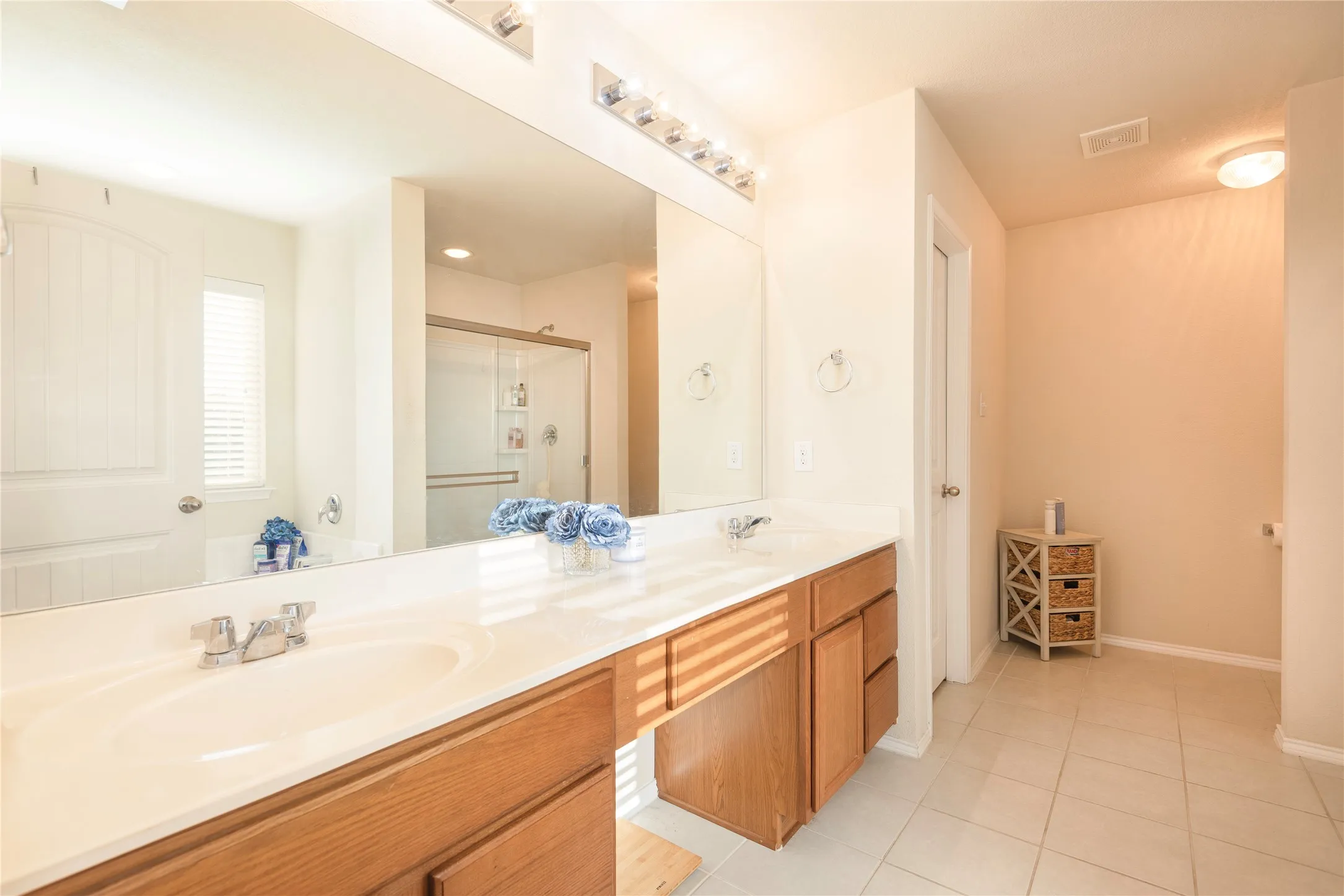 Single Family Residence For Sale in Denton County , 708 Whitemarsh Drive, Aubrey, Texas 76227, 4 Bedroom, 3 Bathroom, 2 Garage spaces, 2,049 Sqft, built in 2015, mls#21383993, Real Estate Agent in Aubrey, Homes For Sale in Denton county, Homes For Sale in Aubrey, Realtor in Aubrey Texas, Real Estate Brokerage Independent Realty Texas, Luminita Cordes Realtor