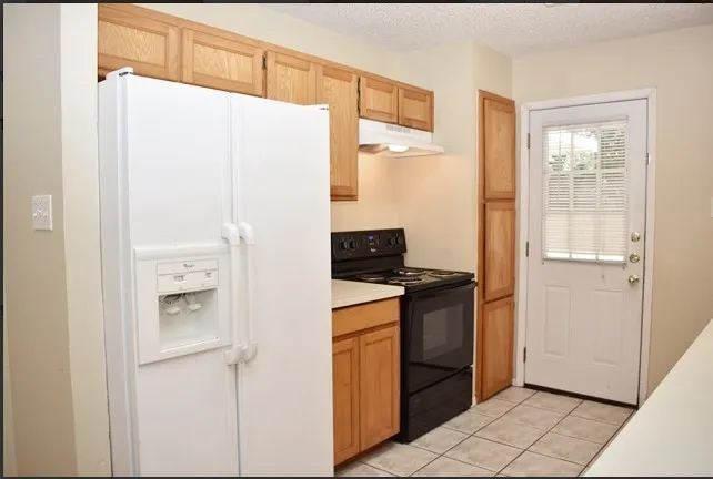 Duplex For Rent in Tarrant County , 7009 Overton Park, North Richland Hills, Texas 76182, 3 Bedroom, 2 Bathroom, Garage spaces, 2,240 Sqft, built in 1984, mls#21390236, Real Estate Agent in North Richland Hills, Homes For Rent in Tarrant county, Homes For Rent in North Richland Hills, Realtor in North Richland Hills Texas, Real Estate Brokerage Independent Realty Texas, Luminita Cordes Realtor