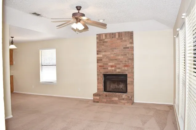 Duplex For Rent in Tarrant County , 7009 Overton Park, North Richland Hills, Texas 76182, 3 Bedroom, 2 Bathroom, Garage spaces, 2,240 Sqft, built in 1984, mls#21390236, Real Estate Agent in North Richland Hills, Homes For Rent in Tarrant county, Homes For Rent in North Richland Hills, Realtor in North Richland Hills Texas, Real Estate Brokerage Independent Realty Texas, Luminita Cordes Realtor