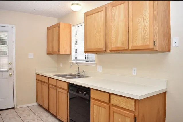 Duplex For Rent in Tarrant County , 7009 Overton Park, North Richland Hills, Texas 76182, 3 Bedroom, 2 Bathroom, Garage spaces, 2,240 Sqft, built in 1984, mls#21390236, Real Estate Agent in North Richland Hills, Homes For Rent in Tarrant county, Homes For Rent in North Richland Hills, Realtor in North Richland Hills Texas, Real Estate Brokerage Independent Realty Texas, Luminita Cordes Realtor