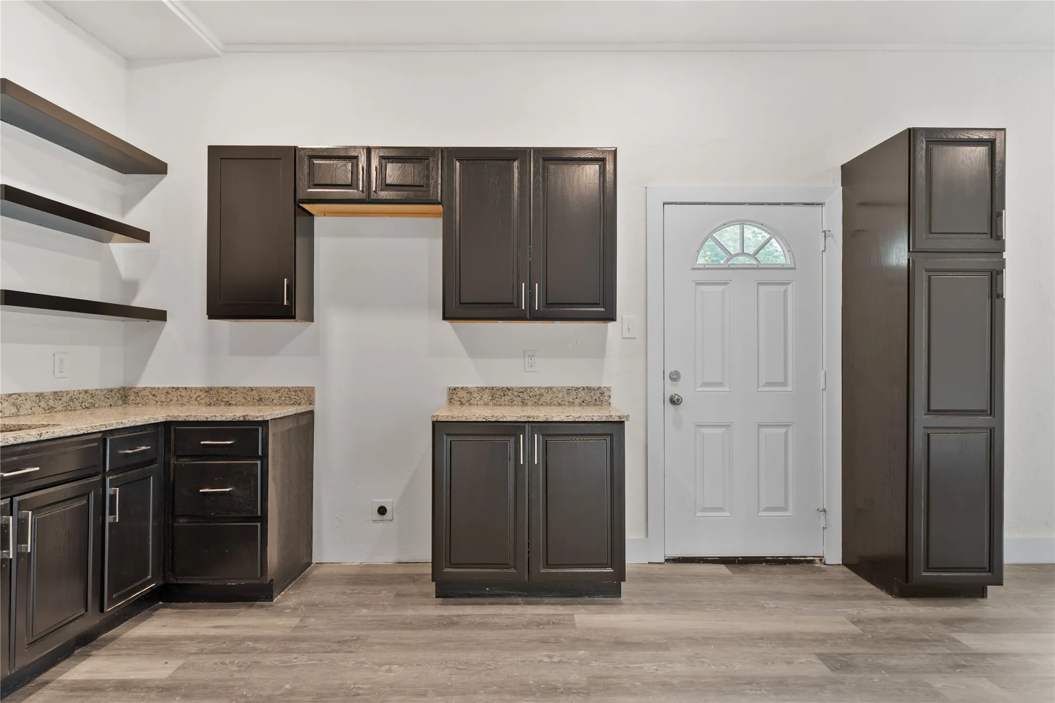 Single Family Residence For Sale in Mc Lennan County , 1601 N 11TH Street, Waco, Texas 76707, 3 Bedroom, 2 Bathroom, Garage spaces, 1,568 Sqft, built in 1920, mls#21388721, Real Estate Agent in Waco, Homes For Sale in Mc Lennan county, Homes For Sale in Waco, Realtor in Waco Texas, Real Estate Brokerage Independent Realty Texas, Luminita Cordes Realtor