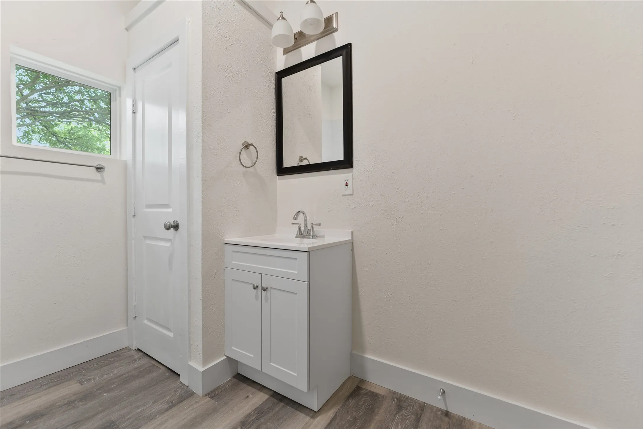 Single Family Residence For Sale in Mc Lennan County , 1601 N 11TH Street, Waco, Texas 76707, 3 Bedroom, 2 Bathroom, Garage spaces, 1,568 Sqft, built in 1920, mls#21388721, Real Estate Agent in Waco, Homes For Sale in Mc Lennan county, Homes For Sale in Waco, Realtor in Waco Texas, Real Estate Brokerage Independent Realty Texas, Luminita Cordes Realtor