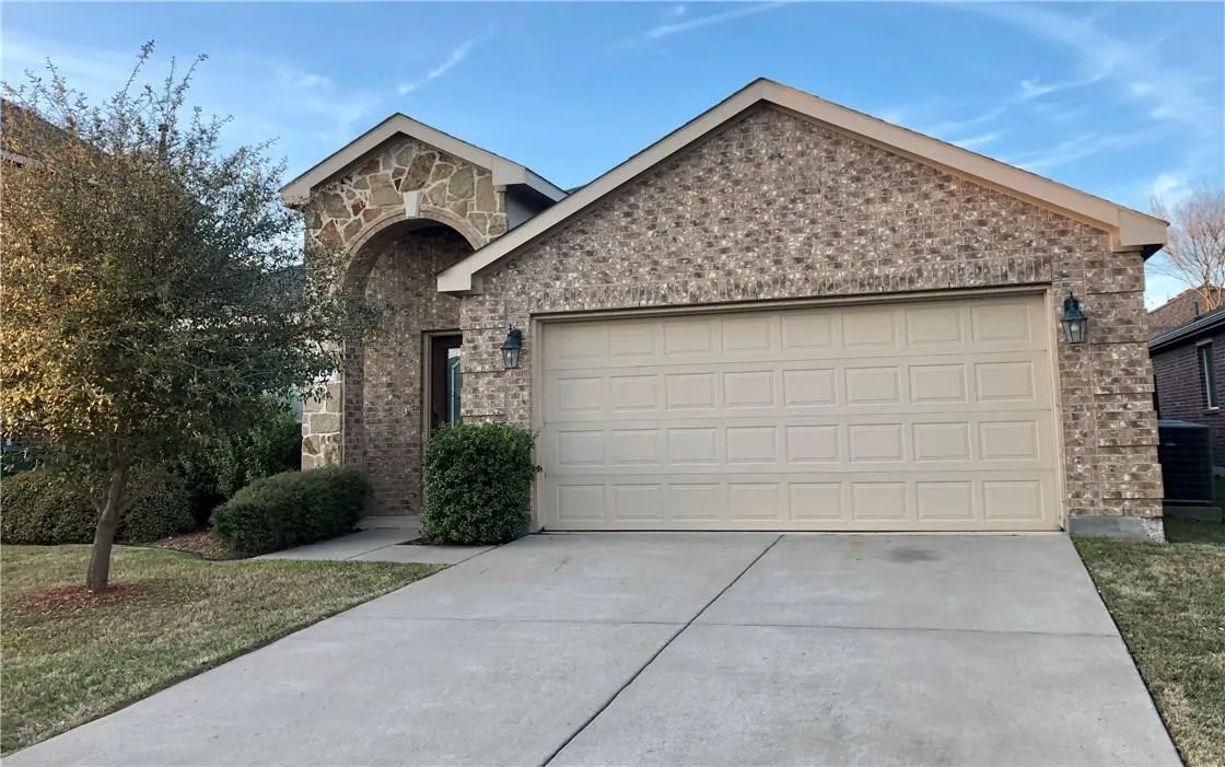 Single Family Residence For Rent in Collin County , 1104 Kaufman Road, Melissa, Texas 75454, 3 Bedroom, 2 Bathroom, 2 Garage spaces, 2,044 Sqft, built in 2009, mls#21390440, Real Estate Agent in Melissa, Homes For Rent in Collin county, Homes For Rent in Melissa, Realtor in Melissa Texas, Real Estate Brokerage Independent Realty Texas, Luminita Cordes Realtor