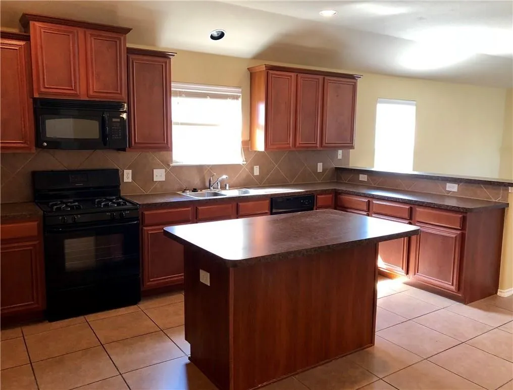 Single Family Residence For Rent in Collin County , 1104 Kaufman Road, Melissa, Texas 75454, 3 Bedroom, 2 Bathroom, 2 Garage spaces, 2,044 Sqft, built in 2009, mls#21390440, Real Estate Agent in Melissa, Homes For Rent in Collin county, Homes For Rent in Melissa, Realtor in Melissa Texas, Real Estate Brokerage Independent Realty Texas, Luminita Cordes Realtor