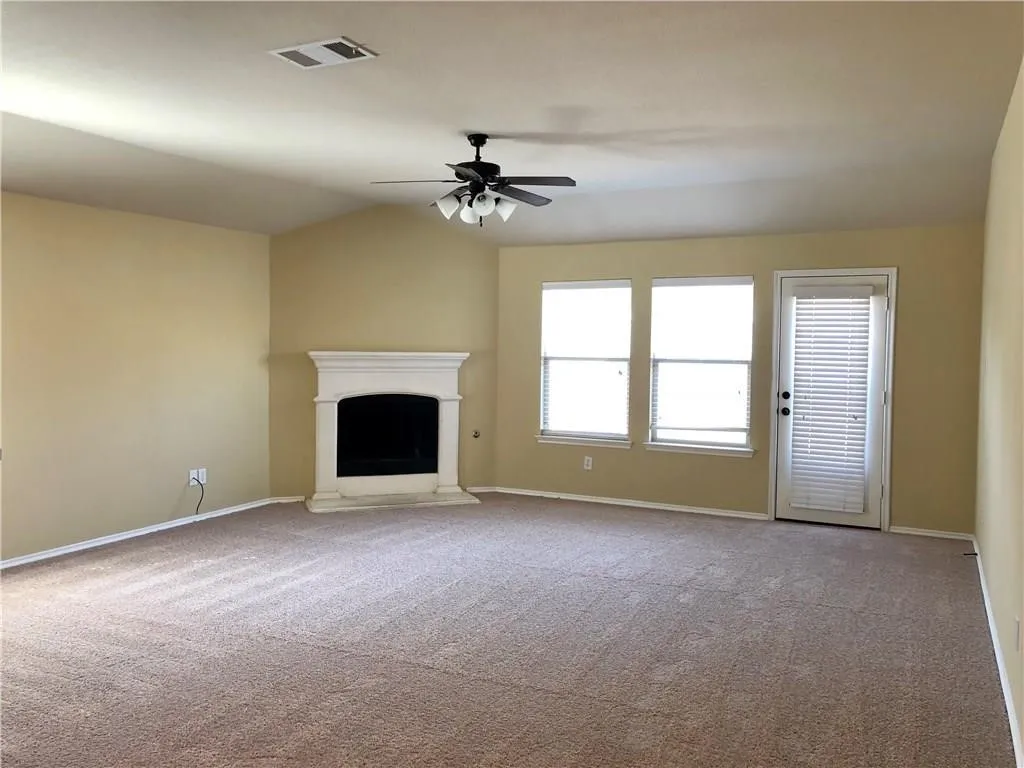 Single Family Residence For Rent in Collin County , 1104 Kaufman Road, Melissa, Texas 75454, 3 Bedroom, 2 Bathroom, 2 Garage spaces, 2,044 Sqft, built in 2009, mls#21390440, Real Estate Agent in Melissa, Homes For Rent in Collin county, Homes For Rent in Melissa, Realtor in Melissa Texas, Real Estate Brokerage Independent Realty Texas, Luminita Cordes Realtor