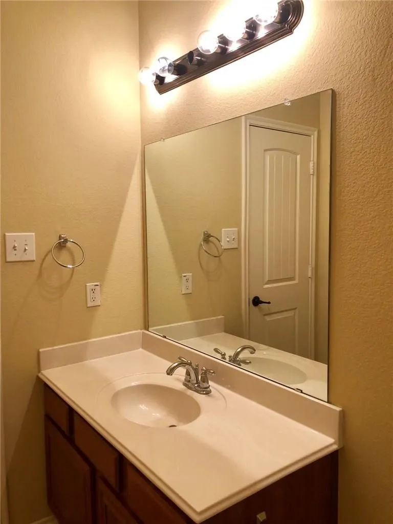 Single Family Residence For Rent in Collin County , 1104 Kaufman Road, Melissa, Texas 75454, 3 Bedroom, 2 Bathroom, 2 Garage spaces, 2,044 Sqft, built in 2009, mls#21390440, Real Estate Agent in Melissa, Homes For Rent in Collin county, Homes For Rent in Melissa, Realtor in Melissa Texas, Real Estate Brokerage Independent Realty Texas, Luminita Cordes Realtor