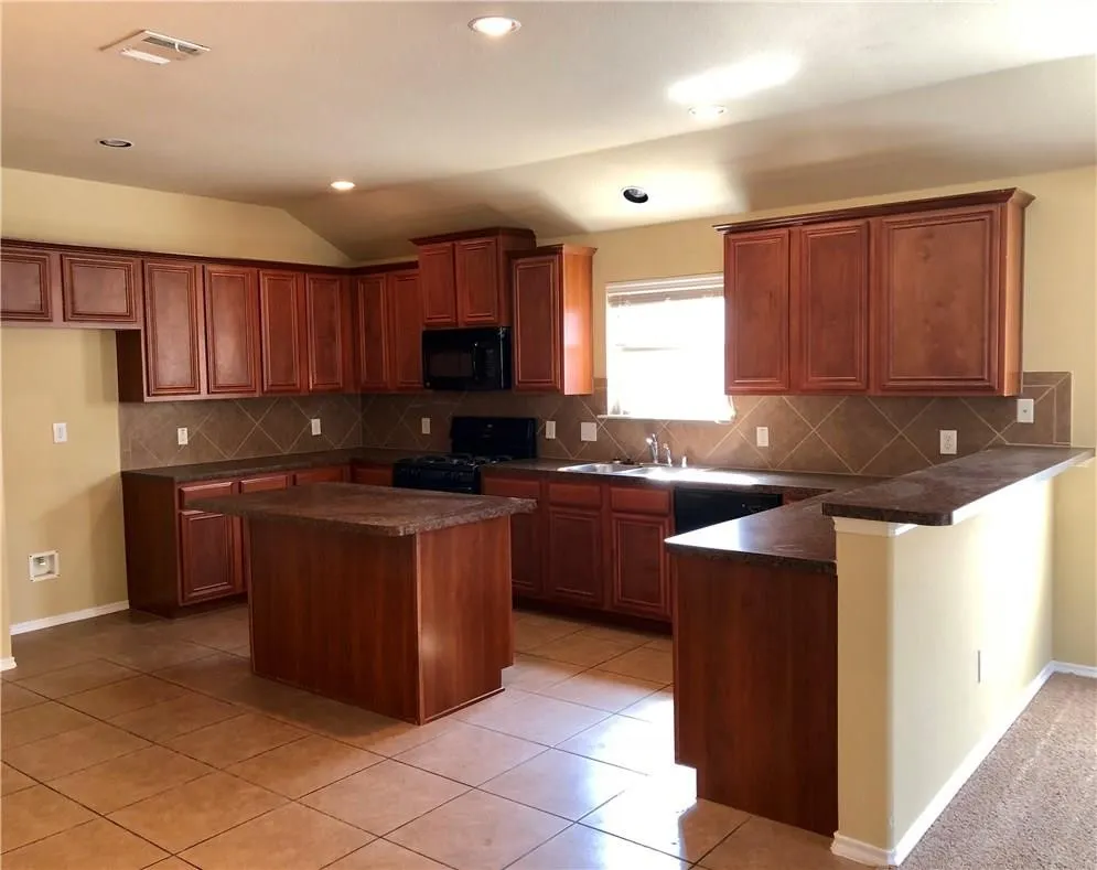 Single Family Residence For Rent in Collin County , 1104 Kaufman Road, Melissa, Texas 75454, 3 Bedroom, 2 Bathroom, 2 Garage spaces, 2,044 Sqft, built in 2009, mls#21390440, Real Estate Agent in Melissa, Homes For Rent in Collin county, Homes For Rent in Melissa, Realtor in Melissa Texas, Real Estate Brokerage Independent Realty Texas, Luminita Cordes Realtor