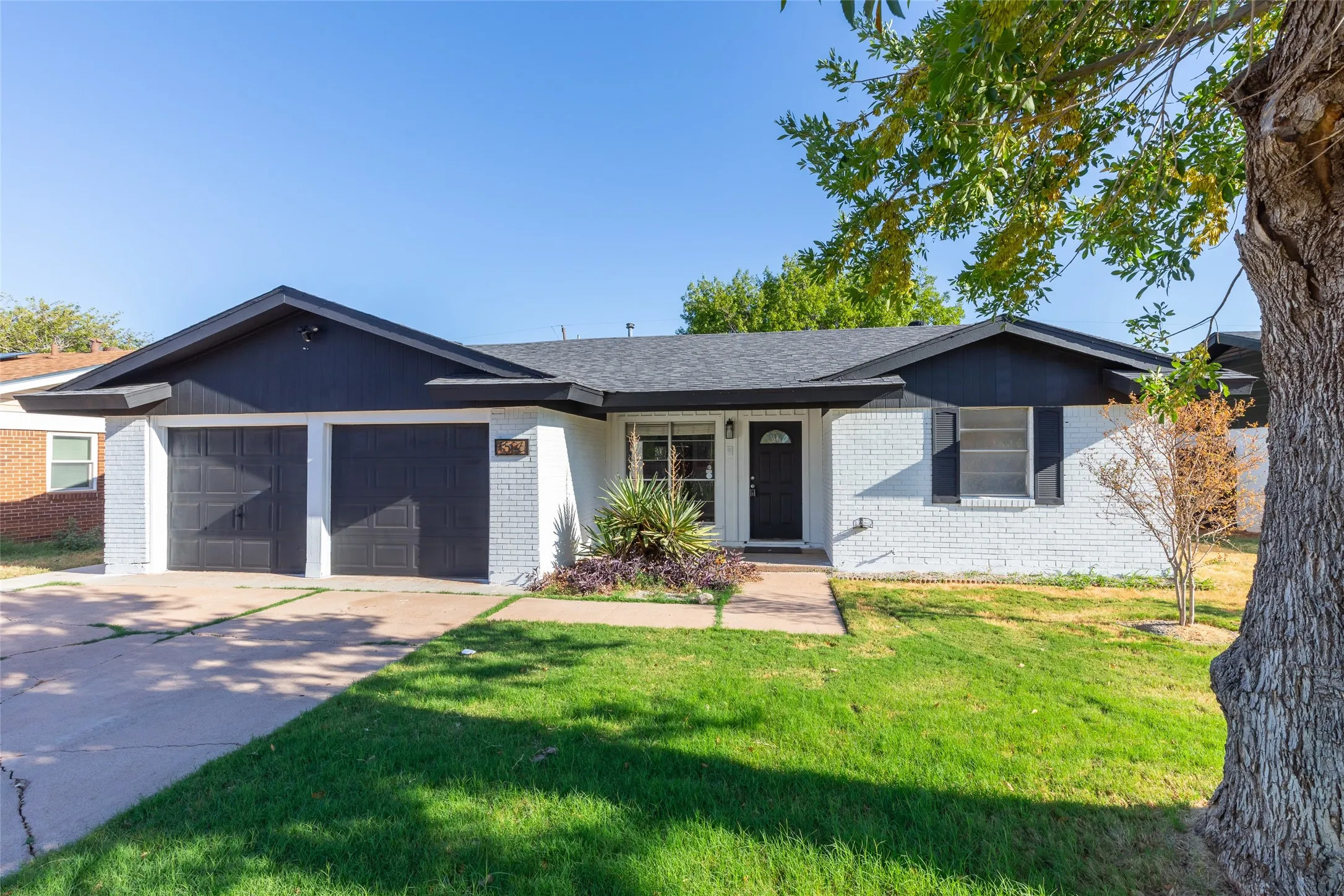 Single Family Residence For Sale in Taylor County , 4526 Don Juan Street, Abilene, Texas 79605, 4 Bedroom, 2 Bathroom, Garage spaces, 1,798 Sqft, built in 1959, mls#21389166, Real Estate Agent in Abilene, Homes For Sale in Taylor county, Homes For Sale in Abilene, Realtor in Abilene Texas, Real Estate Brokerage Independent Realty Texas, Luminita Cordes Realtor