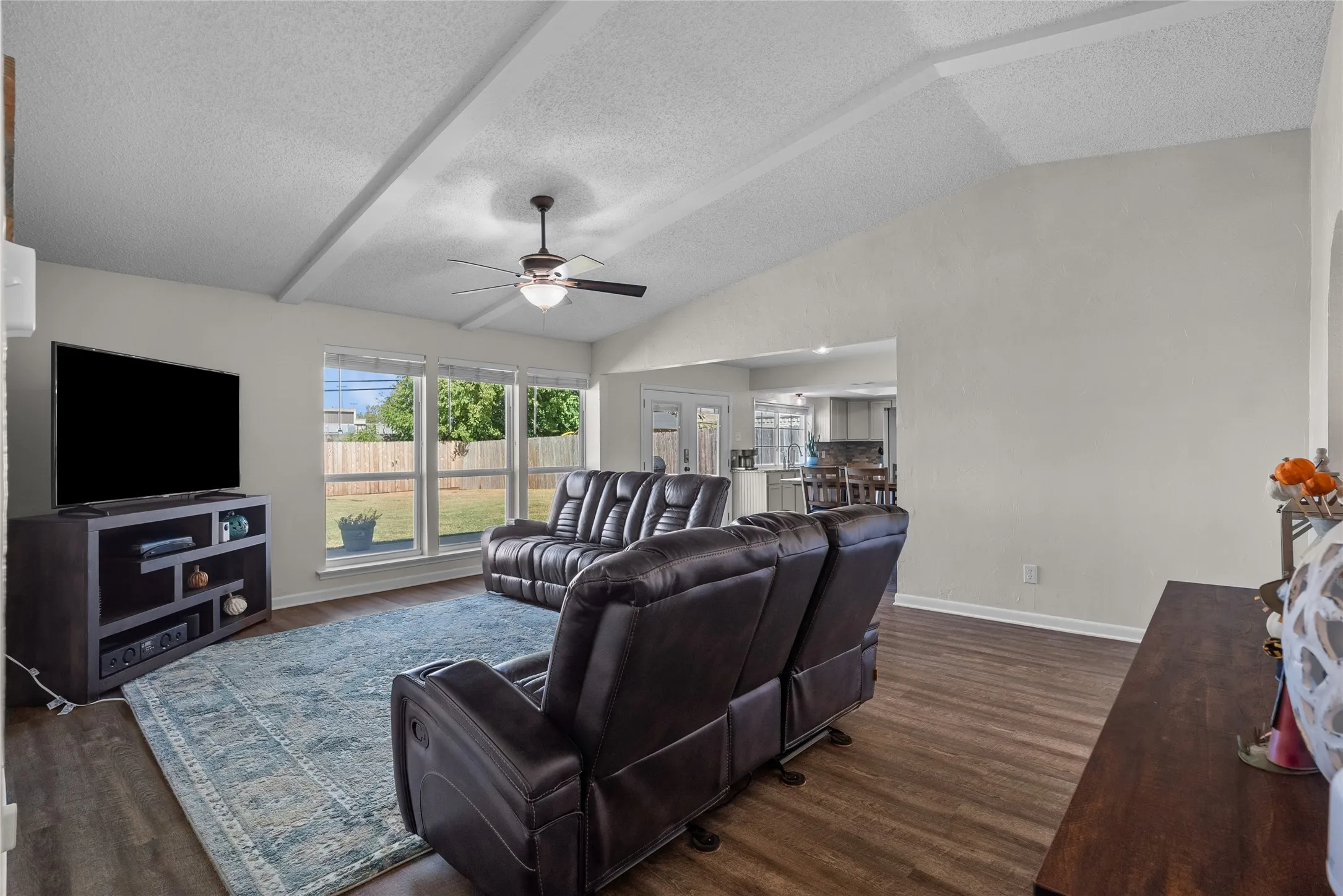 Single Family Residence For Sale in Dallas County , 2621 Elk Grove Road, Carrollton, Texas 75007, 3 Bedroom, 2 Bathroom, 2 Garage spaces, 1,333 Sqft, built in 1971, mls#21390443, Real Estate Agent in Carrollton, Homes For Sale in Dallas county, Homes For Sale in Carrollton, Realtor in Carrollton Texas, Real Estate Brokerage Independent Realty Texas, Luminita Cordes Realtor