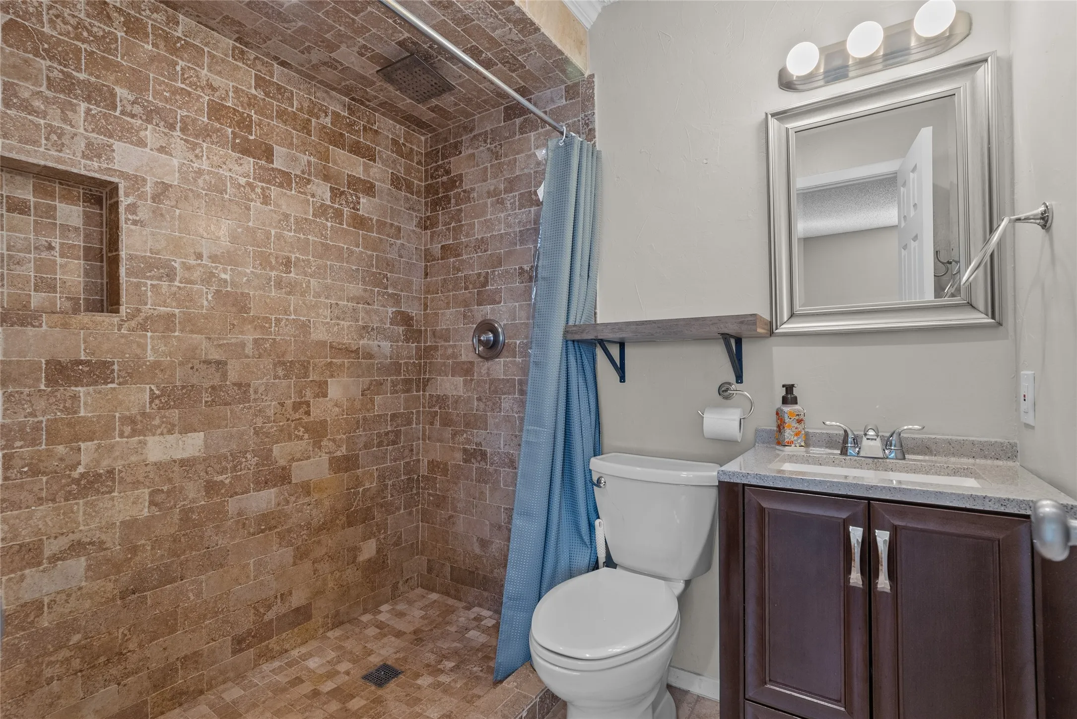 Single Family Residence For Sale in Dallas County , 2621 Elk Grove Road, Carrollton, Texas 75007, 3 Bedroom, 2 Bathroom, 2 Garage spaces, 1,333 Sqft, built in 1971, mls#21390443, Real Estate Agent in Carrollton, Homes For Sale in Dallas county, Homes For Sale in Carrollton, Realtor in Carrollton Texas, Real Estate Brokerage Independent Realty Texas, Luminita Cordes Realtor