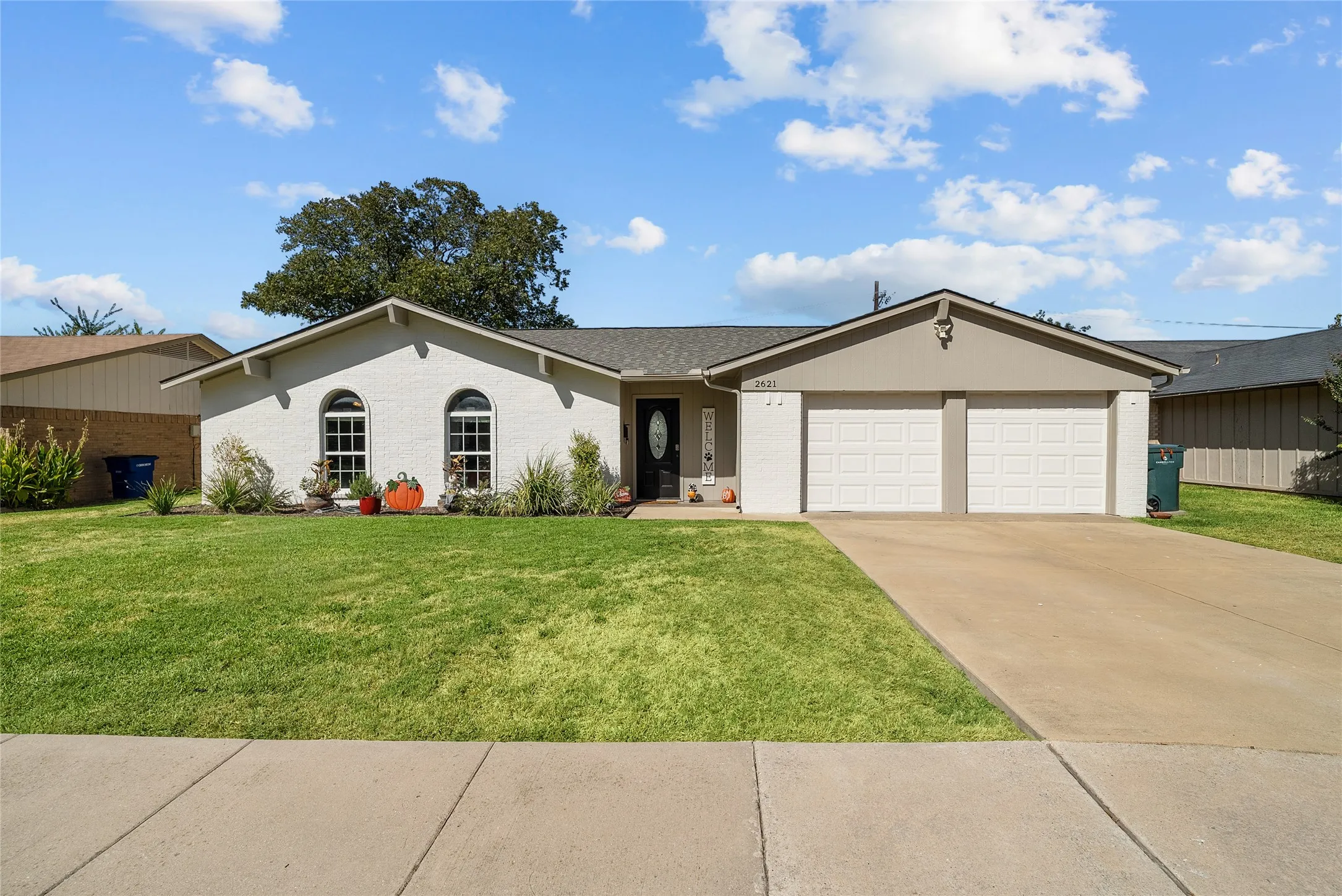 Single Family Residence For Sale in Dallas County , 2621 Elk Grove Road, Carrollton, Texas 75007, 3 Bedroom, 2 Bathroom, 2 Garage spaces, 1,333 Sqft, built in 1971, mls#21390443, Real Estate Agent in Carrollton, Homes For Sale in Dallas county, Homes For Sale in Carrollton, Realtor in Carrollton Texas, Real Estate Brokerage Independent Realty Texas, Luminita Cordes Realtor