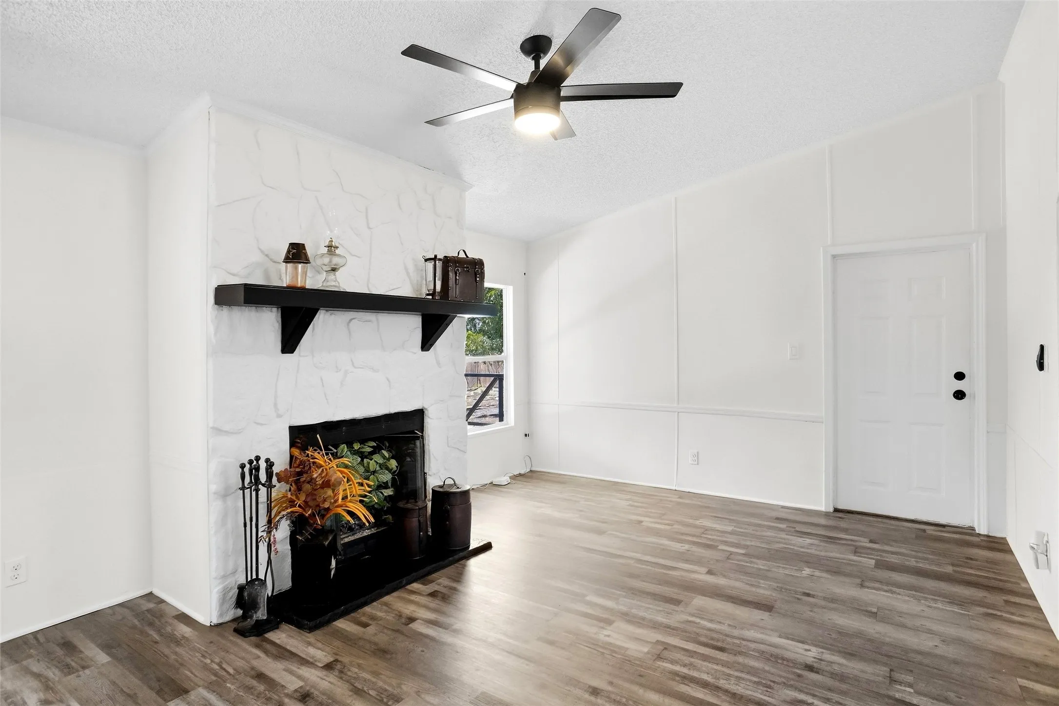 Mobile Home For Sale in Parker County , 276 Wonder Drive, Springtown, Texas 76082, 3 Bedroom, 2 Bathroom, Garage spaces, 1,680 Sqft, built in 1994, mls#21388443, Real Estate Agent in Springtown, Homes For Sale in Parker county, Homes For Sale in Springtown, Realtor in Springtown Texas, Real Estate Brokerage Independent Realty Texas, Luminita Cordes Realtor