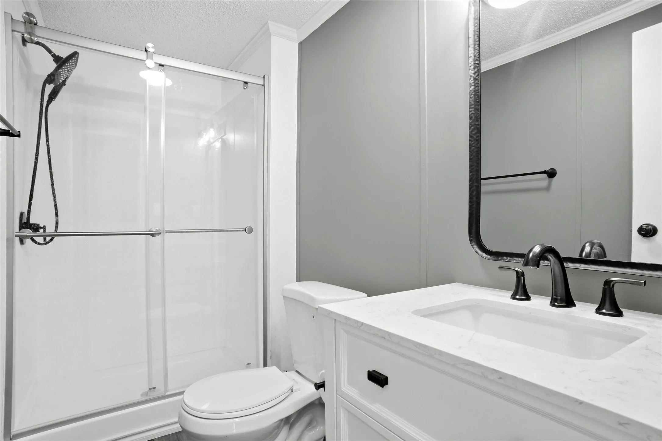2nd BathroomBetween Bedrooms