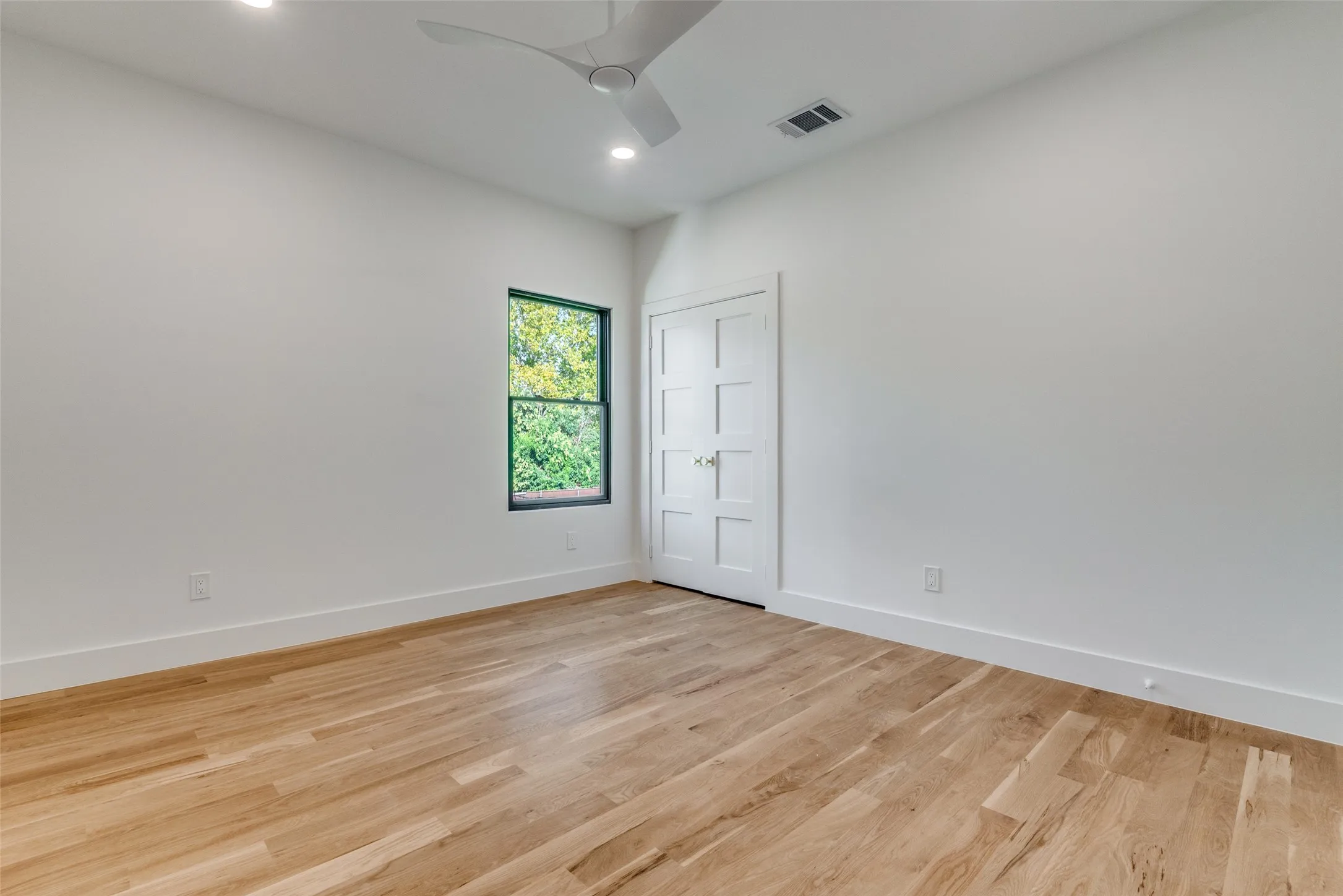 Single Family Residence For Sale in Dallas County , 10641 Larchfield Lane, Dallas, Texas 75238, 5 Bedroom, 5 Bathroom, 2 Garage spaces, 3,612 Sqft, built in 2025, mls#21390430, Real Estate Agent in Dallas, Homes For Sale in Dallas county, Homes For Sale in Dallas, Realtor in Dallas Texas, Real Estate Brokerage Independent Realty Texas, Luminita Cordes Realtor