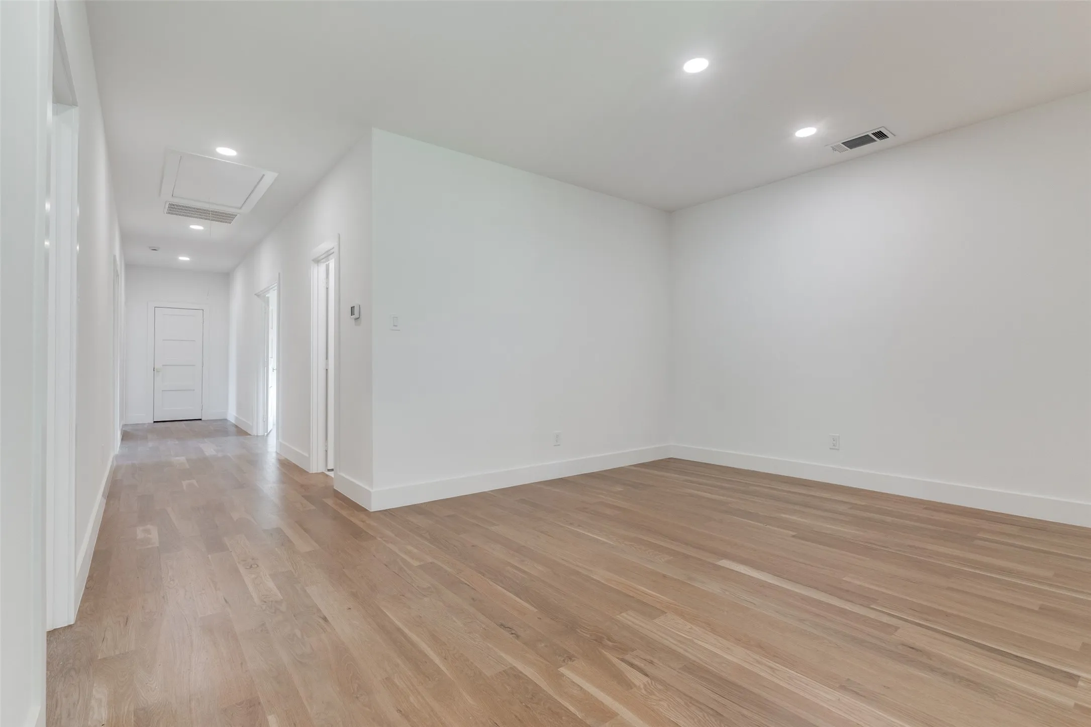 Single Family Residence For Sale in Dallas County , 10641 Larchfield Lane, Dallas, Texas 75238, 5 Bedroom, 5 Bathroom, 2 Garage spaces, 3,612 Sqft, built in 2025, mls#21390430, Real Estate Agent in Dallas, Homes For Sale in Dallas county, Homes For Sale in Dallas, Realtor in Dallas Texas, Real Estate Brokerage Independent Realty Texas, Luminita Cordes Realtor