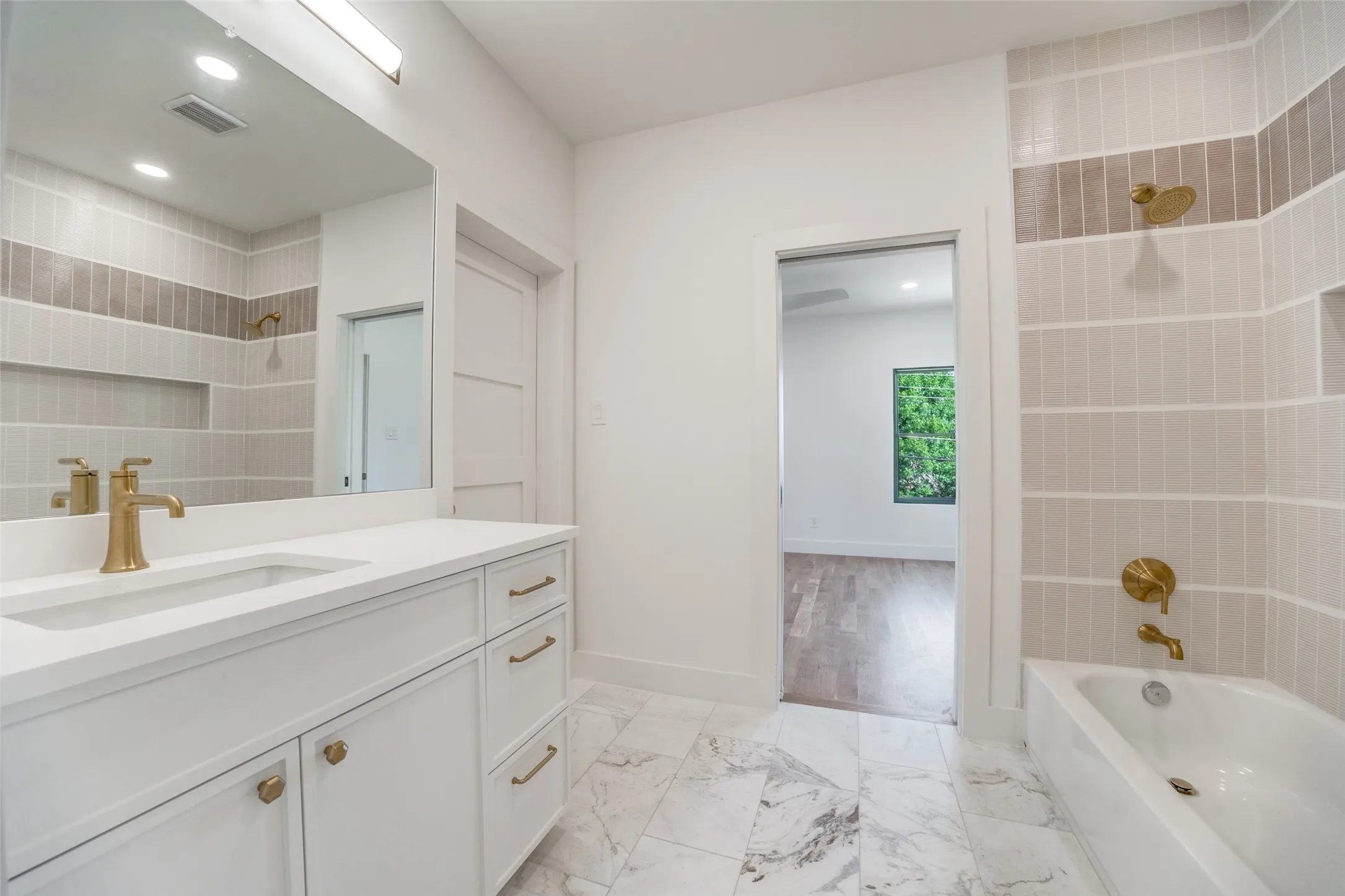 Single Family Residence For Sale in Dallas County , 10641 Larchfield Lane, Dallas, Texas 75238, 5 Bedroom, 5 Bathroom, 2 Garage spaces, 3,612 Sqft, built in 2025, mls#21390430, Real Estate Agent in Dallas, Homes For Sale in Dallas county, Homes For Sale in Dallas, Realtor in Dallas Texas, Real Estate Brokerage Independent Realty Texas, Luminita Cordes Realtor