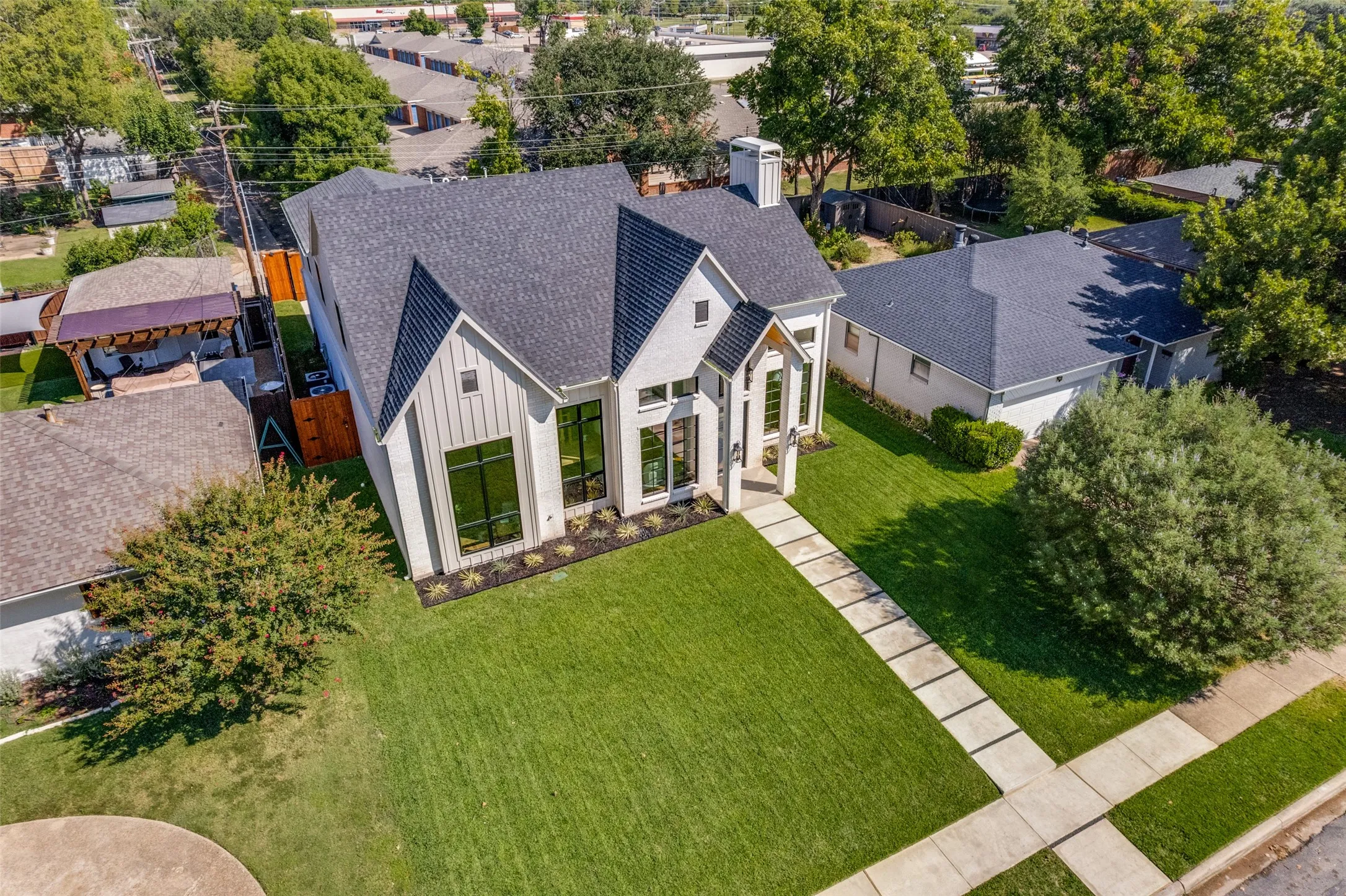 Single Family Residence For Sale in Dallas County , 10641 Larchfield Lane, Dallas, Texas 75238, 5 Bedroom, 5 Bathroom, 2 Garage spaces, 3,612 Sqft, built in 2025, mls#21390430, Real Estate Agent in Dallas, Homes For Sale in Dallas county, Homes For Sale in Dallas, Realtor in Dallas Texas, Real Estate Brokerage Independent Realty Texas, Luminita Cordes Realtor