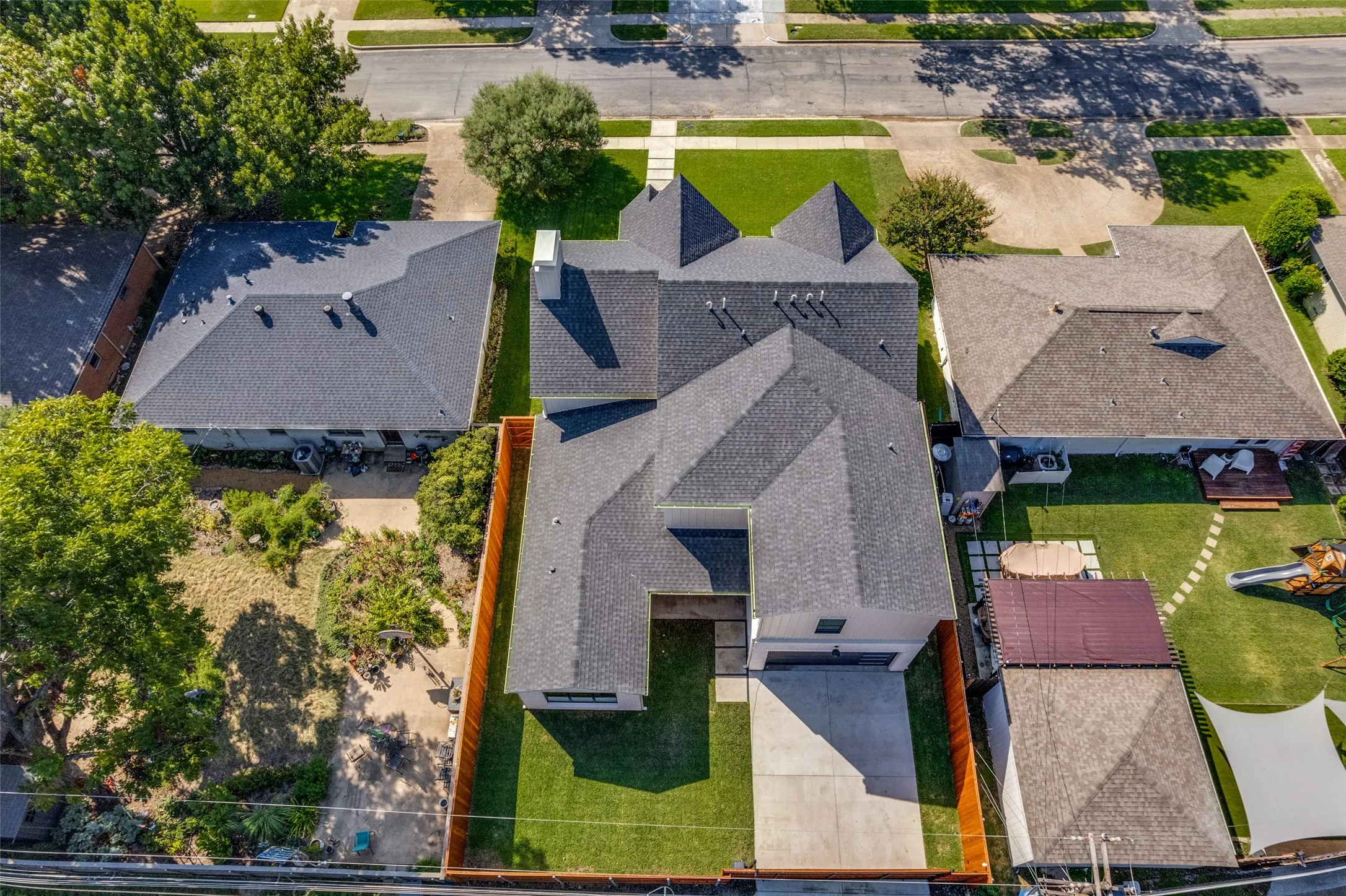 Single Family Residence For Sale in Dallas County , 10641 Larchfield Lane, Dallas, Texas 75238, 5 Bedroom, 5 Bathroom, 2 Garage spaces, 3,612 Sqft, built in 2025, mls#21390430, Real Estate Agent in Dallas, Homes For Sale in Dallas county, Homes For Sale in Dallas, Realtor in Dallas Texas, Real Estate Brokerage Independent Realty Texas, Luminita Cordes Realtor