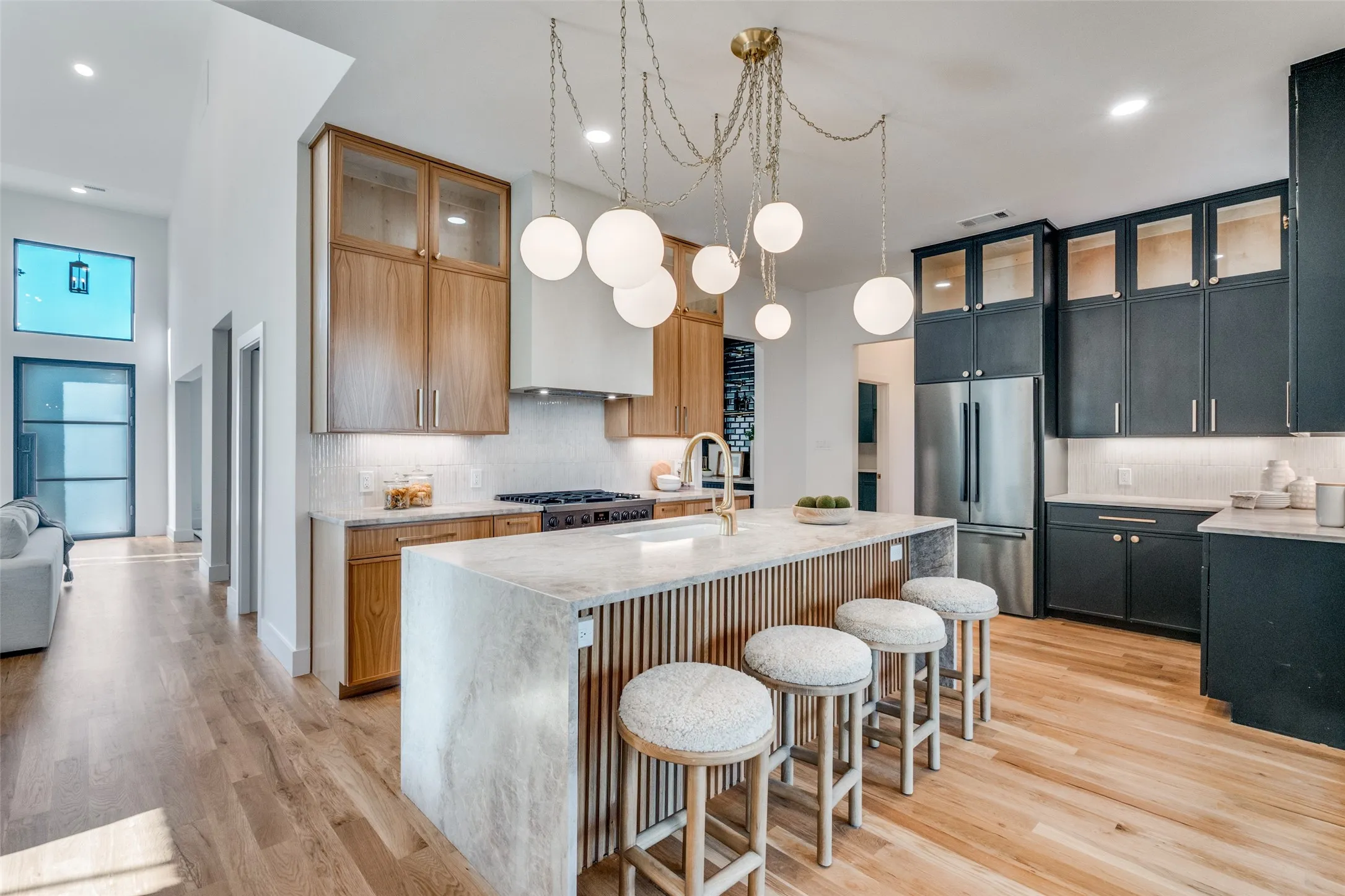 Single Family Residence For Sale in Dallas County , 10641 Larchfield Lane, Dallas, Texas 75238, 5 Bedroom, 5 Bathroom, 2 Garage spaces, 3,612 Sqft, built in 2025, mls#21390430, Real Estate Agent in Dallas, Homes For Sale in Dallas county, Homes For Sale in Dallas, Realtor in Dallas Texas, Real Estate Brokerage Independent Realty Texas, Luminita Cordes Realtor