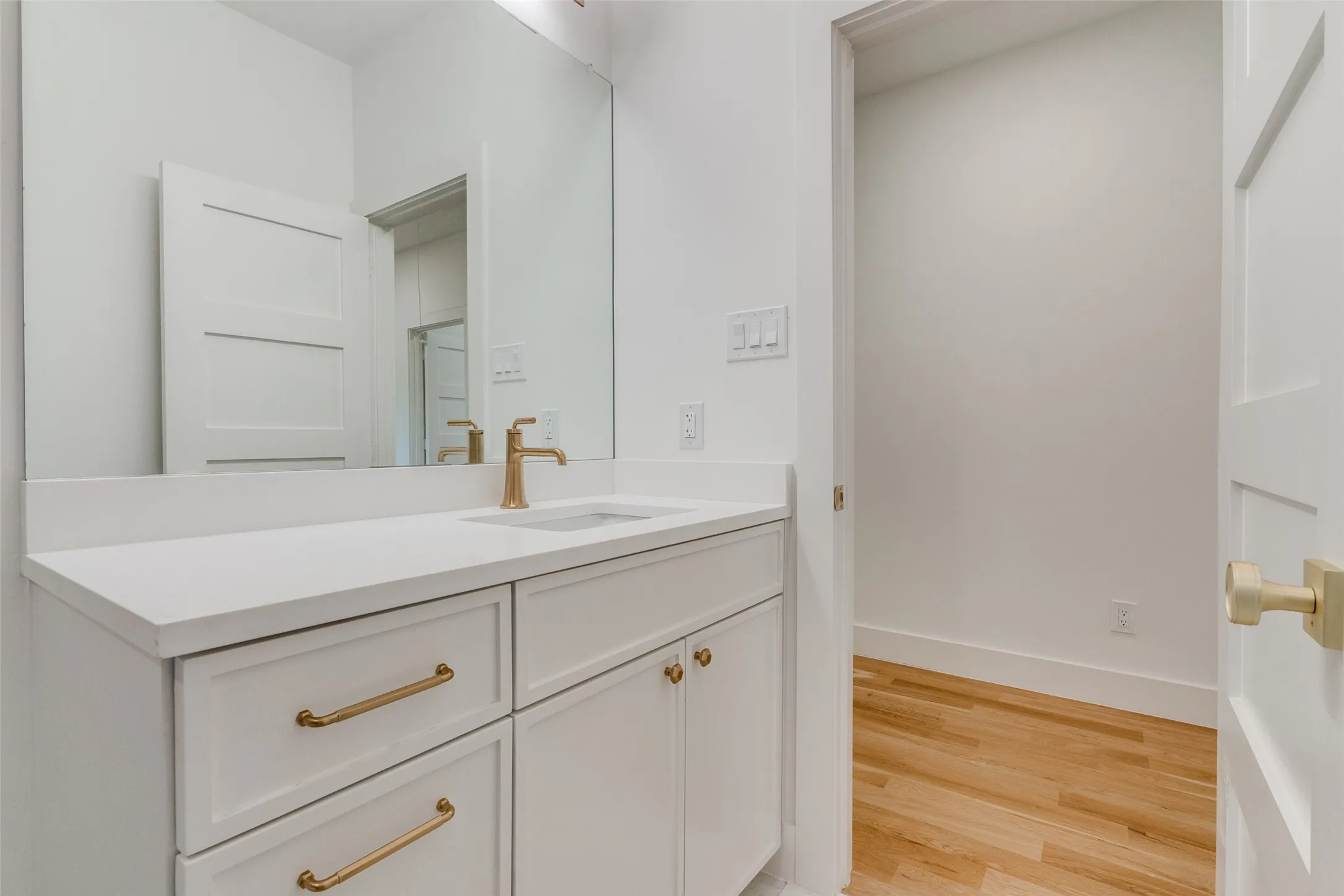 Single Family Residence For Sale in Dallas County , 10641 Larchfield Lane, Dallas, Texas 75238, 5 Bedroom, 5 Bathroom, 2 Garage spaces, 3,612 Sqft, built in 2025, mls#21390430, Real Estate Agent in Dallas, Homes For Sale in Dallas county, Homes For Sale in Dallas, Realtor in Dallas Texas, Real Estate Brokerage Independent Realty Texas, Luminita Cordes Realtor