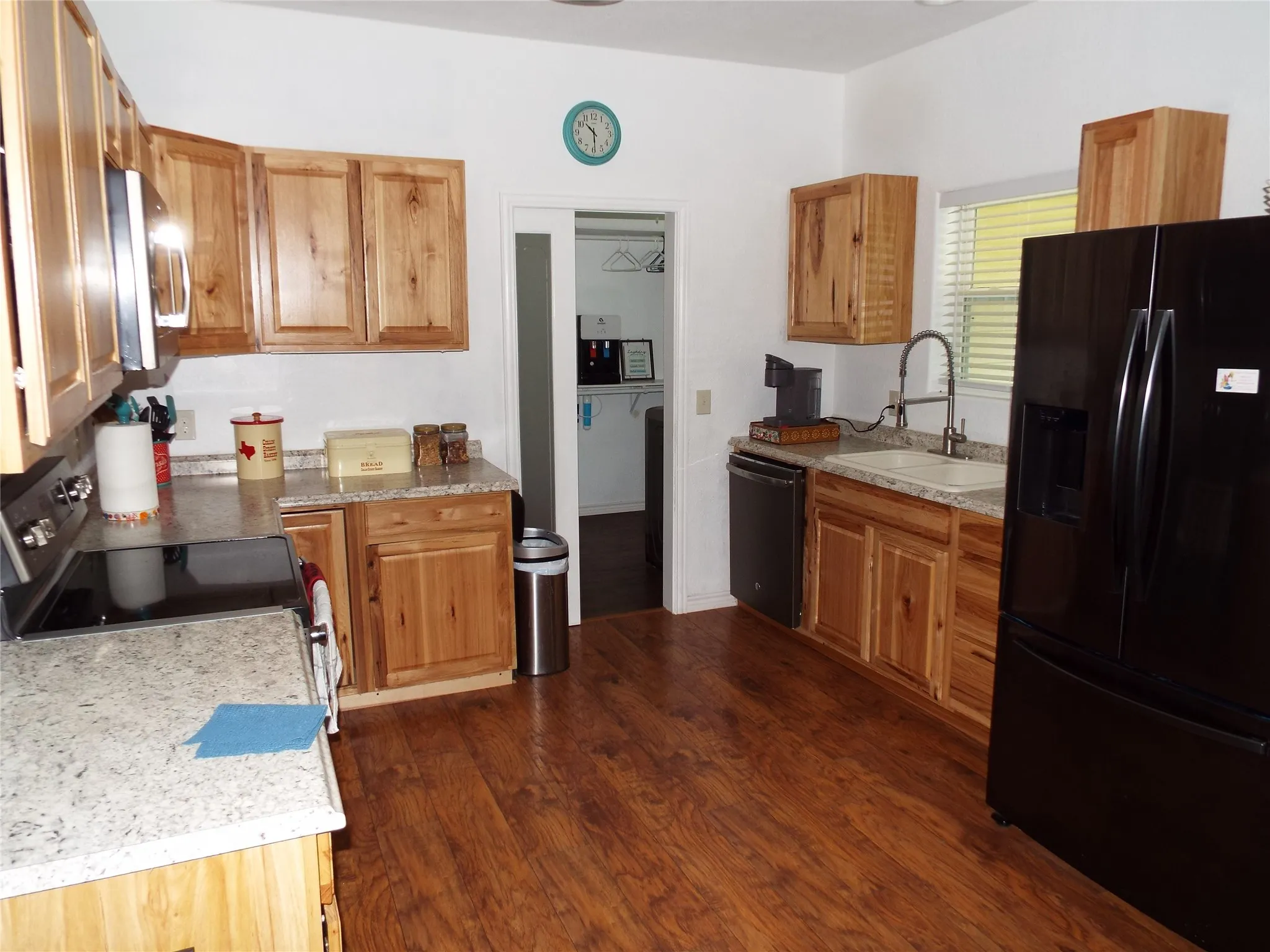 Single Family Residence For Sale in Henderson County , 721 Midway Road, Tool, Texas 75143, 3 Bedroom, 2 Bathroom, 2 Garage spaces, 1,672 Sqft, built in 2011, mls#21390447, Real Estate Agent in Tool, Homes For Sale in Henderson county, Homes For Sale in Tool, Realtor in Tool Texas, Real Estate Brokerage Independent Realty Texas, Luminita Cordes Realtor