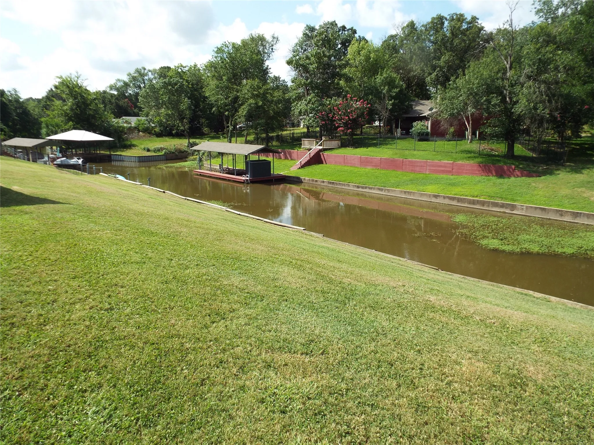 Single Family Residence For Sale in Henderson County , 721 Midway Road, Tool, Texas 75143, 3 Bedroom, 2 Bathroom, 2 Garage spaces, 1,672 Sqft, built in 2011, mls#21390447, Real Estate Agent in Tool, Homes For Sale in Henderson county, Homes For Sale in Tool, Realtor in Tool Texas, Real Estate Brokerage Independent Realty Texas, Luminita Cordes Realtor