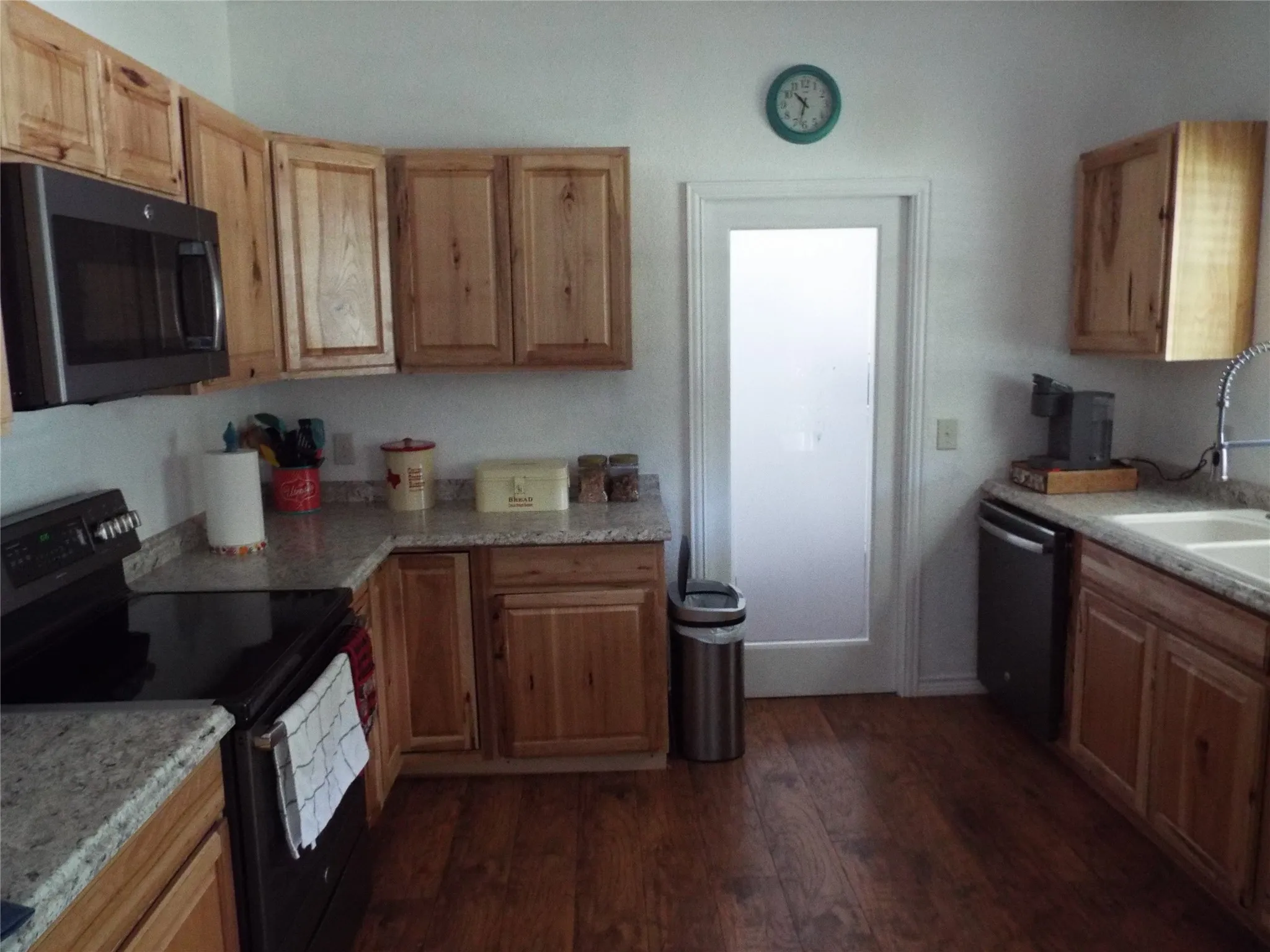Single Family Residence For Sale in Henderson County , 721 Midway Road, Tool, Texas 75143, 3 Bedroom, 2 Bathroom, 2 Garage spaces, 1,672 Sqft, built in 2011, mls#21390447, Real Estate Agent in Tool, Homes For Sale in Henderson county, Homes For Sale in Tool, Realtor in Tool Texas, Real Estate Brokerage Independent Realty Texas, Luminita Cordes Realtor