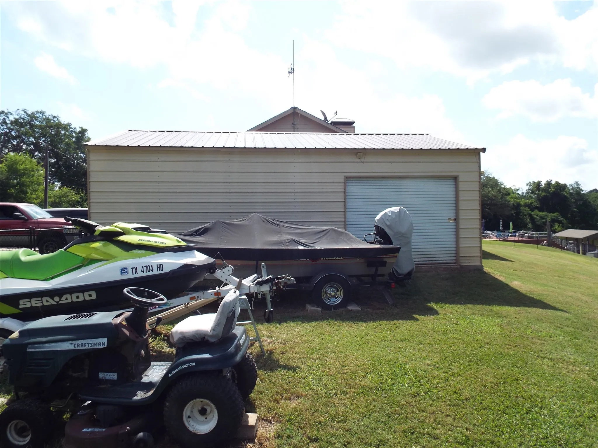 Single Family Residence For Sale in Henderson County , 721 Midway Road, Tool, Texas 75143, 3 Bedroom, 2 Bathroom, 2 Garage spaces, 1,672 Sqft, built in 2011, mls#21390447, Real Estate Agent in Tool, Homes For Sale in Henderson county, Homes For Sale in Tool, Realtor in Tool Texas, Real Estate Brokerage Independent Realty Texas, Luminita Cordes Realtor