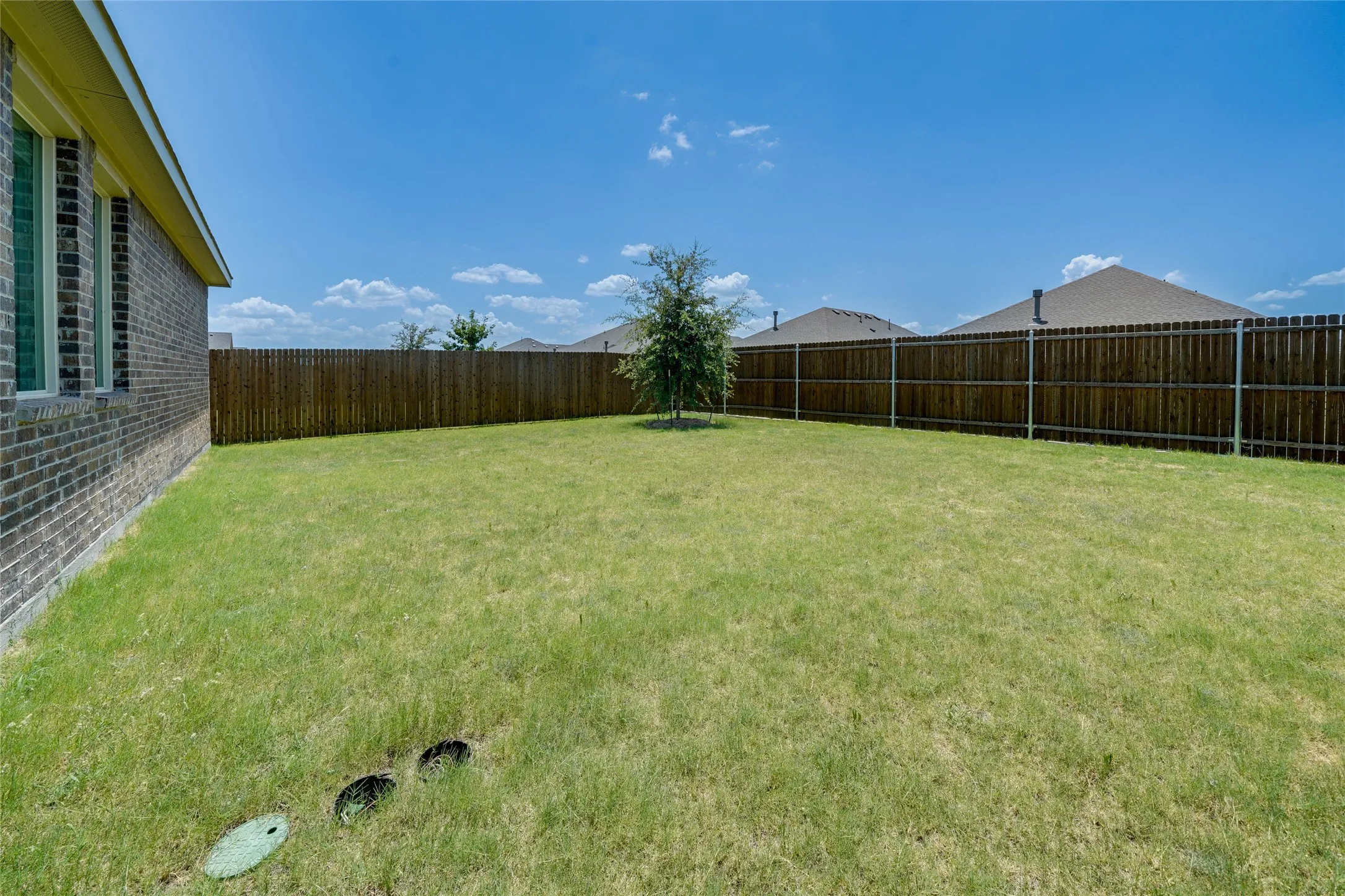Single Family Residence For Rent in Denton County , 2116 O Keefe Court, Little Elm, Texas 75068, 4 Bedroom, 2 Bathroom, 2 Garage spaces, 1,999 Sqft, built in 2023, mls#21390405, Real Estate Agent in Little Elm, Homes For Rent in Denton county, Homes For Rent in Little Elm, Realtor in Little Elm Texas, Real Estate Brokerage Independent Realty Texas, Luminita Cordes Realtor