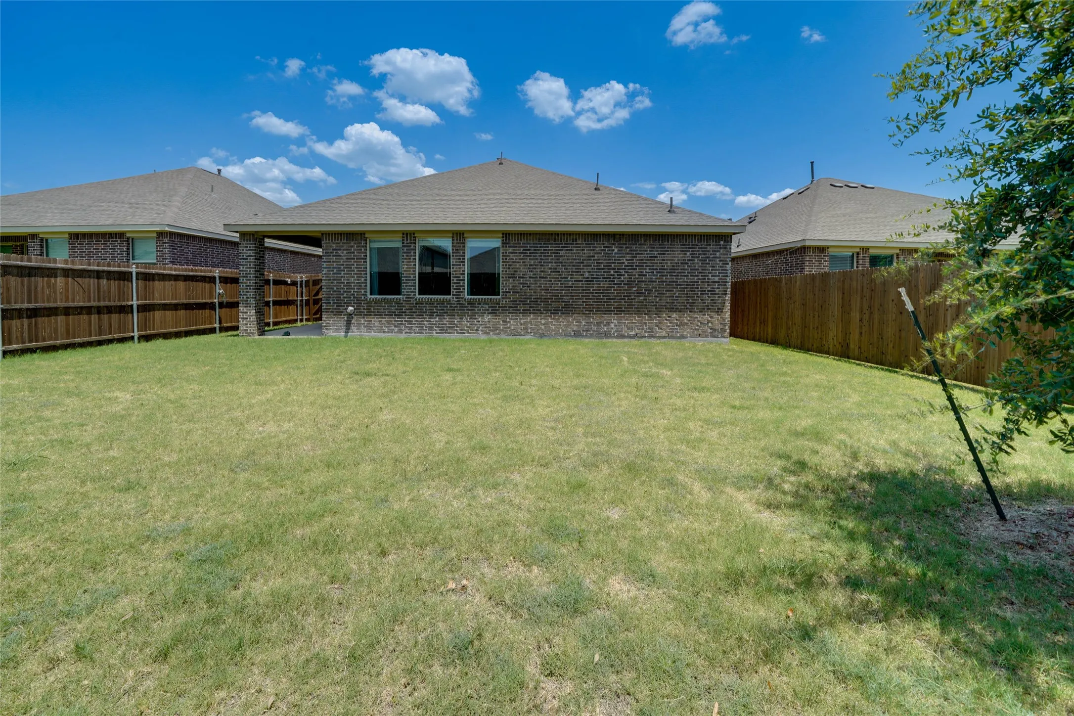 Single Family Residence For Rent in Denton County , 2116 O Keefe Court, Little Elm, Texas 75068, 4 Bedroom, 2 Bathroom, 2 Garage spaces, 1,999 Sqft, built in 2023, mls#21390405, Real Estate Agent in Little Elm, Homes For Rent in Denton county, Homes For Rent in Little Elm, Realtor in Little Elm Texas, Real Estate Brokerage Independent Realty Texas, Luminita Cordes Realtor