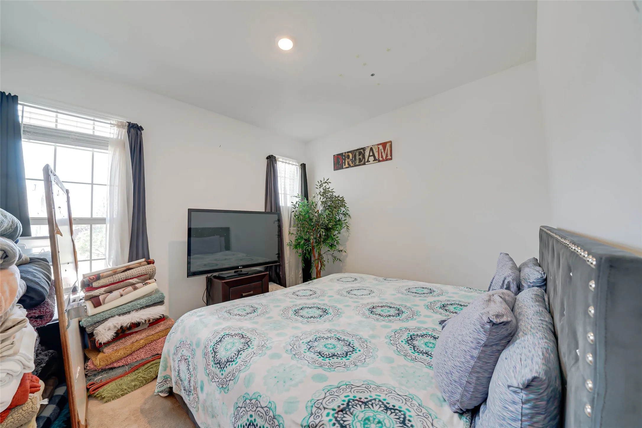 Single Family Residence For Rent in Denton County , 2116 O Keefe Court, Little Elm, Texas 75068, 4 Bedroom, 2 Bathroom, 2 Garage spaces, 1,999 Sqft, built in 2023, mls#21390405, Real Estate Agent in Little Elm, Homes For Rent in Denton county, Homes For Rent in Little Elm, Realtor in Little Elm Texas, Real Estate Brokerage Independent Realty Texas, Luminita Cordes Realtor