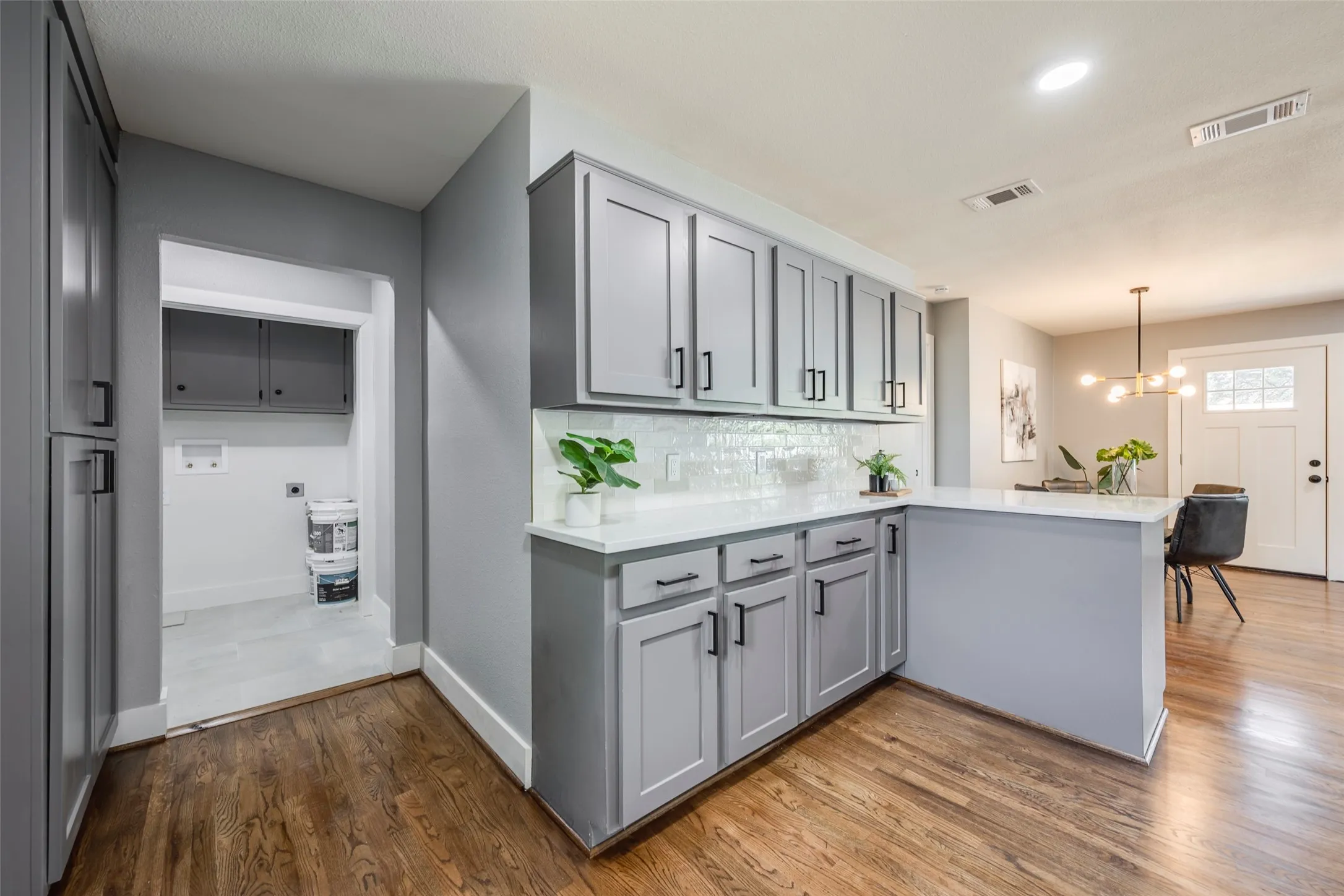 Single Family Residence For Sale in Dallas County , 10864 Ruth Ann Drive, Dallas, Texas 75228, 4 Bedroom, 2 Bathroom, Garage spaces, 1,344 Sqft, built in 1955, mls#21390452, Real Estate Agent in Dallas, Homes For Sale in Dallas county, Homes For Sale in Dallas, Realtor in Dallas Texas, Real Estate Brokerage Independent Realty Texas, Luminita Cordes Realtor