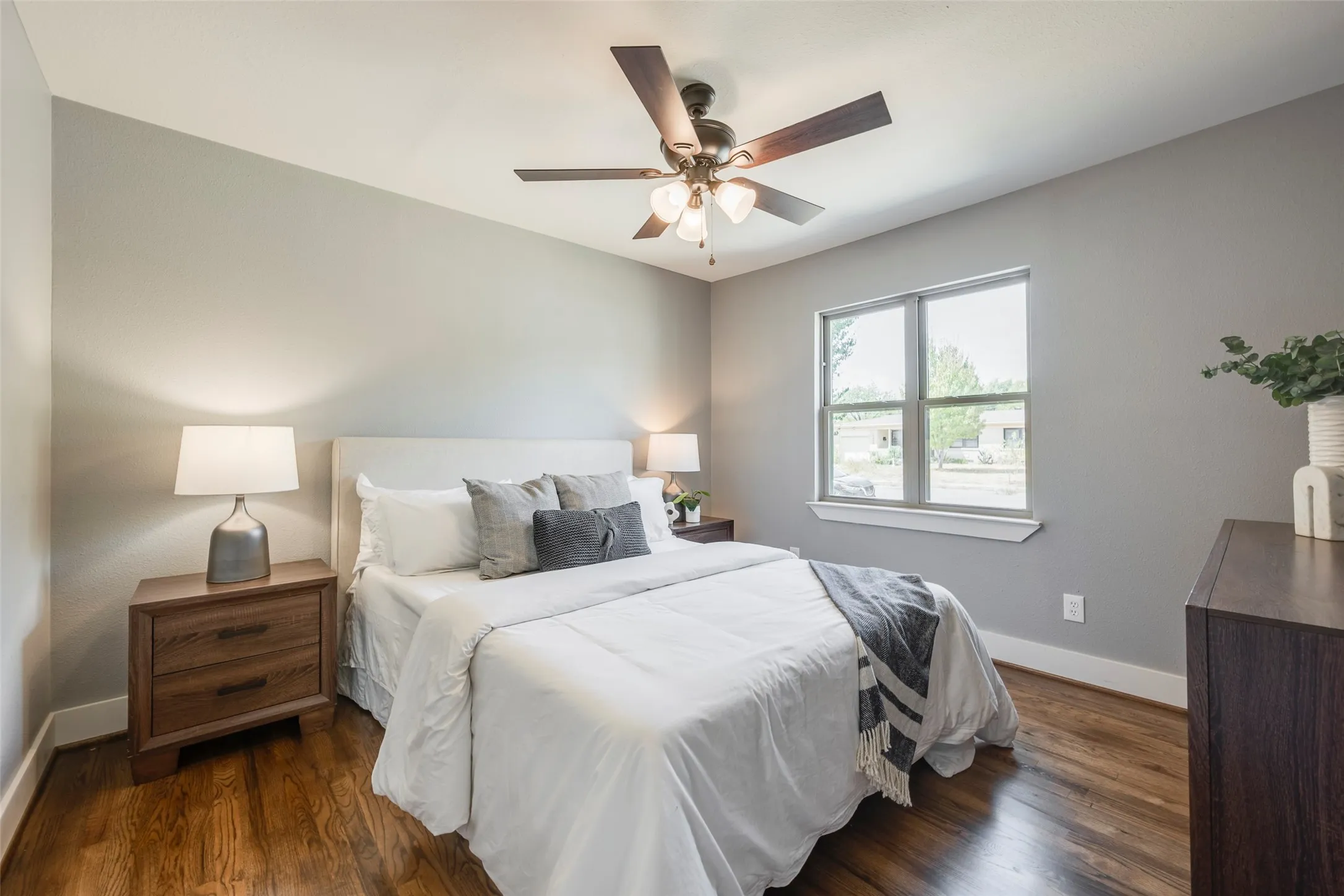 Single Family Residence For Sale in Dallas County , 10864 Ruth Ann Drive, Dallas, Texas 75228, 4 Bedroom, 2 Bathroom, Garage spaces, 1,344 Sqft, built in 1955, mls#21390452, Real Estate Agent in Dallas, Homes For Sale in Dallas county, Homes For Sale in Dallas, Realtor in Dallas Texas, Real Estate Brokerage Independent Realty Texas, Luminita Cordes Realtor