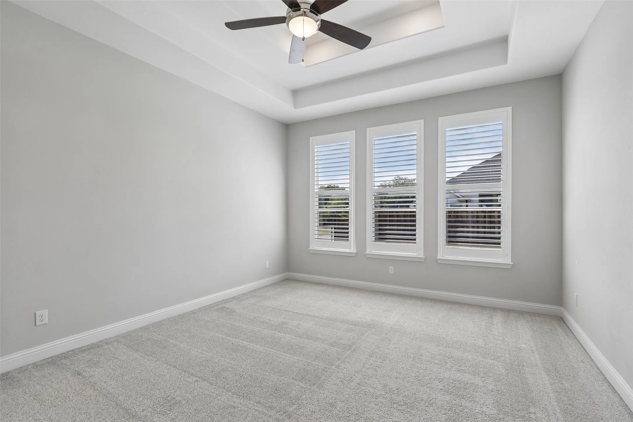 Single Family Residence For Sale in Denton County , 1128 Berkshire Way, Copper Canyon, Texas 75077, 4 Bedroom, 4 Bathroom, 3 Garage spaces, 3,553 Sqft, built in 2022, mls#21390453, Real Estate Agent in Copper Canyon, Homes For Sale in Denton county, Homes For Sale in Copper Canyon, Realtor in Copper Canyon Texas, Real Estate Brokerage Independent Realty Texas, Luminita Cordes Realtor