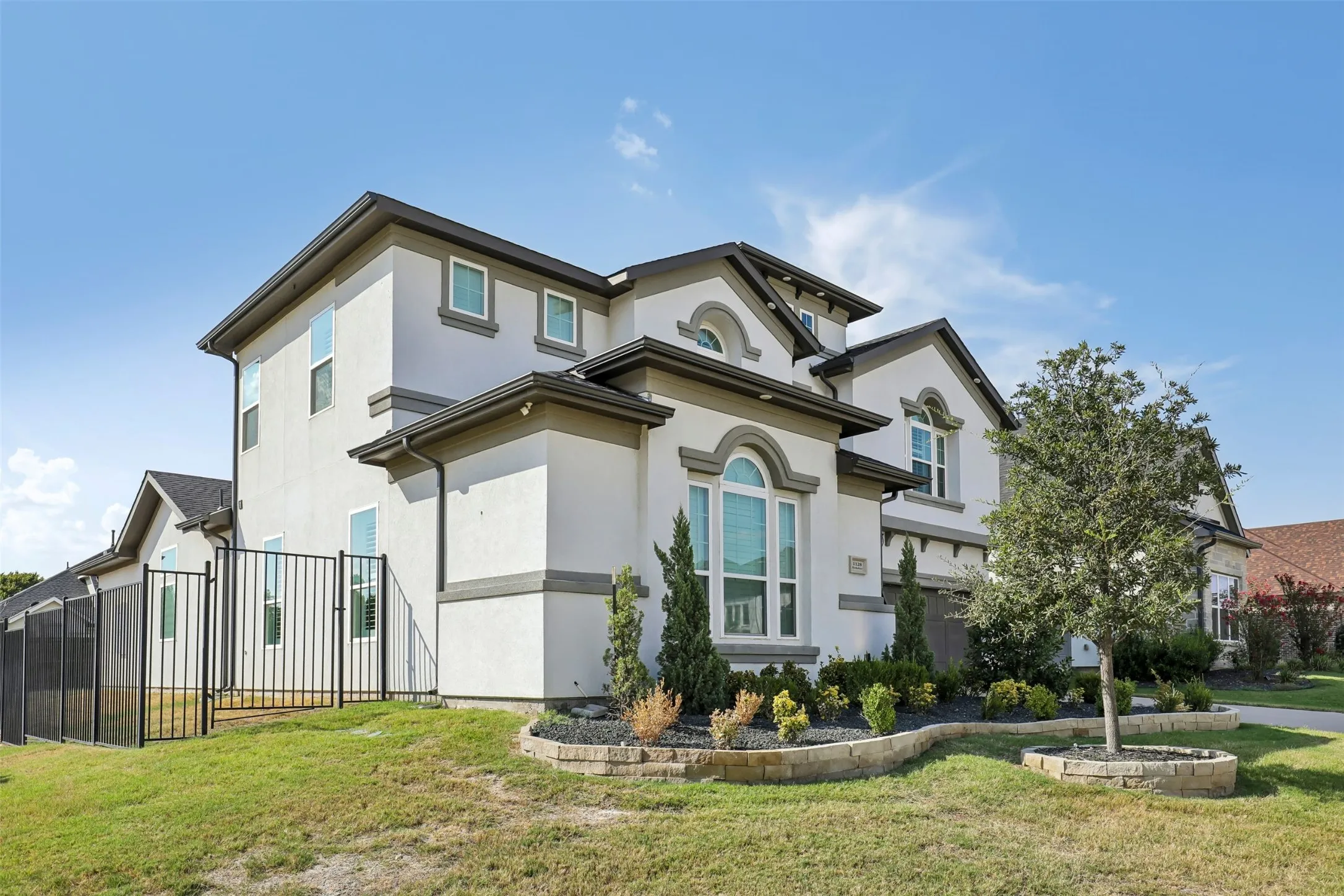 Single Family Residence For Sale in Denton County , 1128 Berkshire Way, Copper Canyon, Texas 75077, 4 Bedroom, 4 Bathroom, 3 Garage spaces, 3,553 Sqft, built in 2022, mls#21390453, Real Estate Agent in Copper Canyon, Homes For Sale in Denton county, Homes For Sale in Copper Canyon, Realtor in Copper Canyon Texas, Real Estate Brokerage Independent Realty Texas, Luminita Cordes Realtor