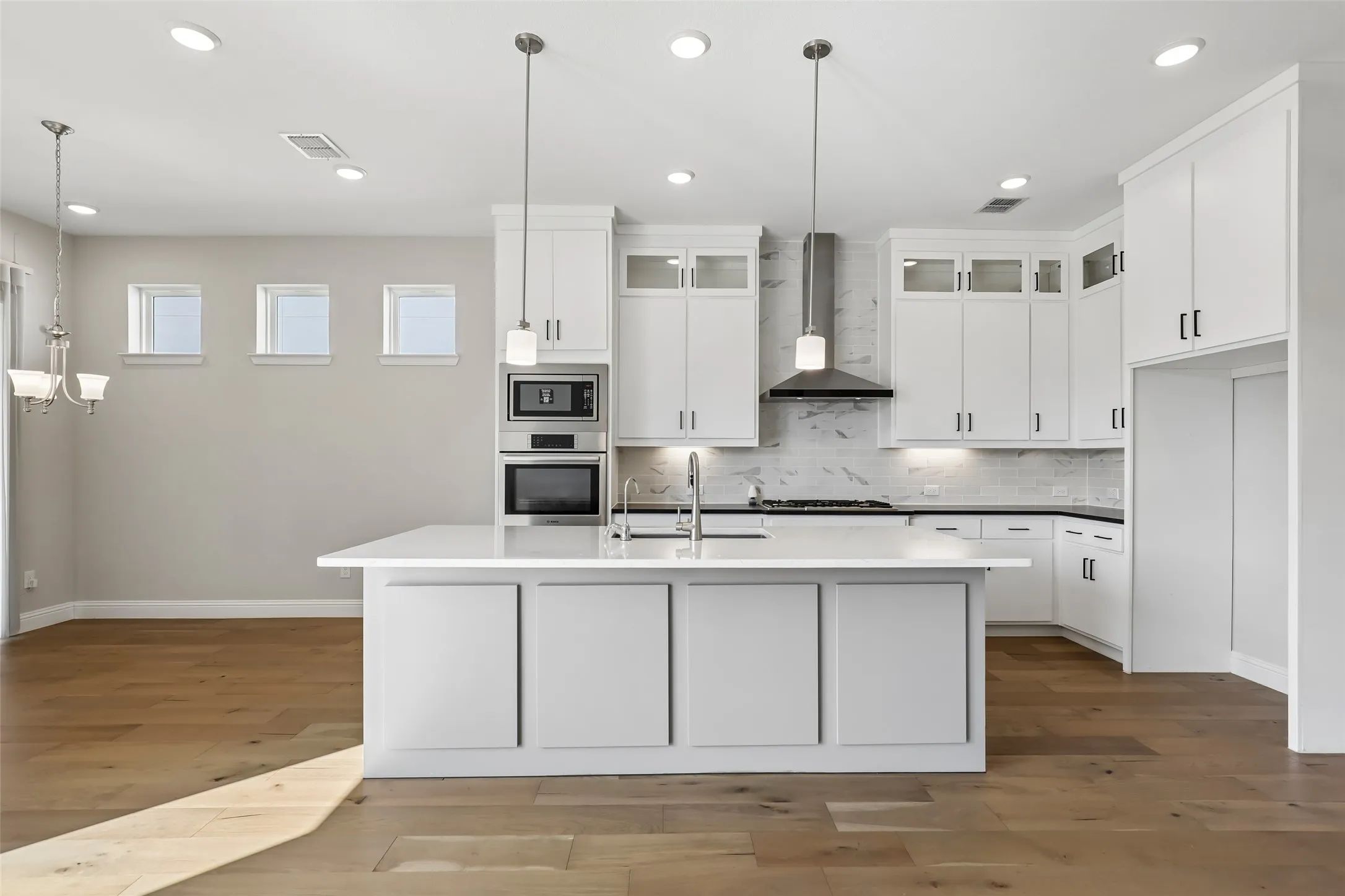 Single Family Residence For Sale in Denton County , 1128 Berkshire Way, Copper Canyon, Texas 75077, 4 Bedroom, 4 Bathroom, 3 Garage spaces, 3,553 Sqft, built in 2022, mls#21390453, Real Estate Agent in Copper Canyon, Homes For Sale in Denton county, Homes For Sale in Copper Canyon, Realtor in Copper Canyon Texas, Real Estate Brokerage Independent Realty Texas, Luminita Cordes Realtor