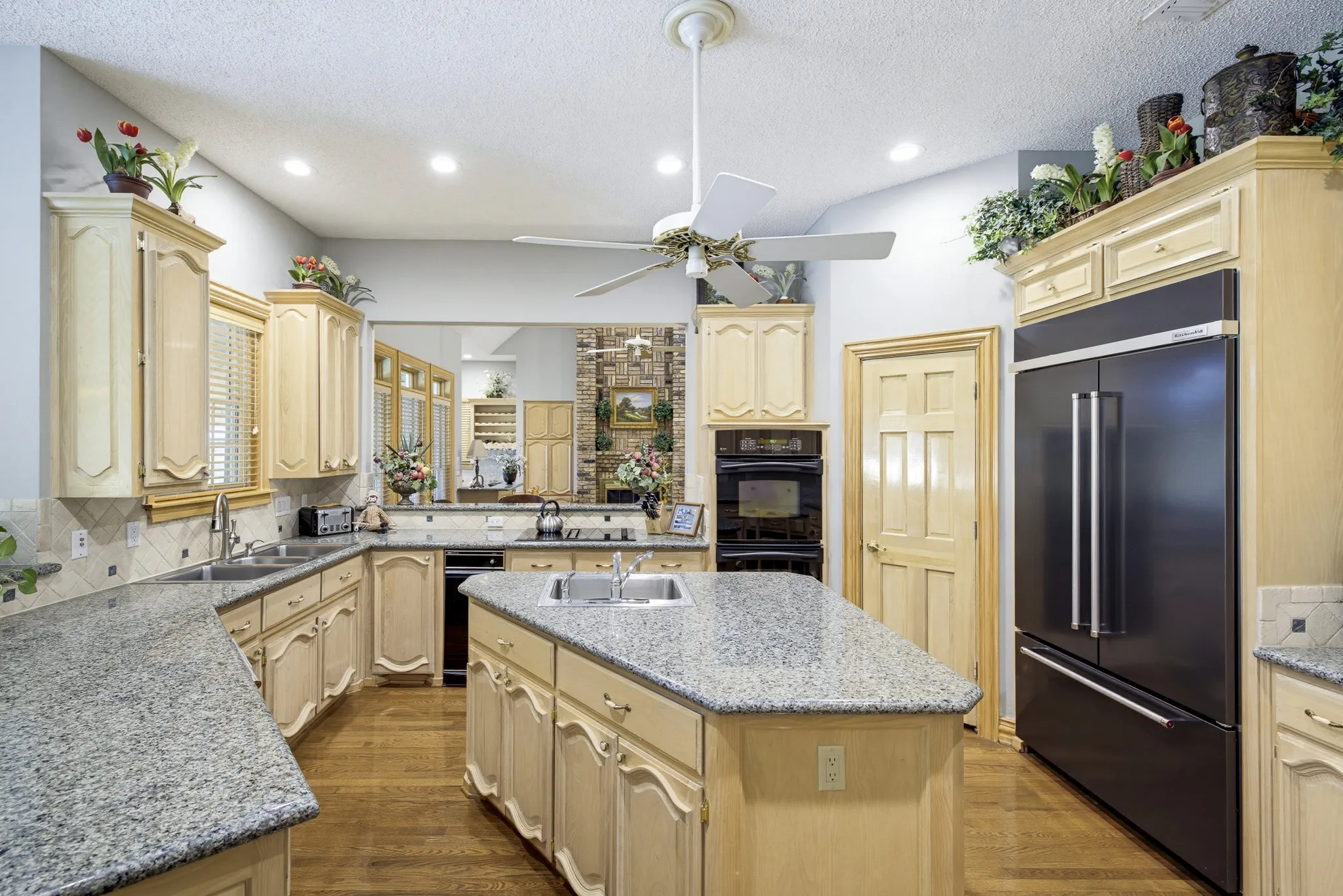 Single Family Residence For Sale in Tarrant County , 6200 Forest Highlands Drive, Fort Worth, Texas 76132, 5 Bedroom, 6 Bathroom, 3 Garage spaces, 5,652 Sqft, built in 1990, mls#21384557, Real Estate Agent in Fort Worth, Homes For Sale in Tarrant county, Homes For Sale in Fort Worth, Realtor in Fort Worth Texas, Real Estate Brokerage Independent Realty Texas, Luminita Cordes Realtor