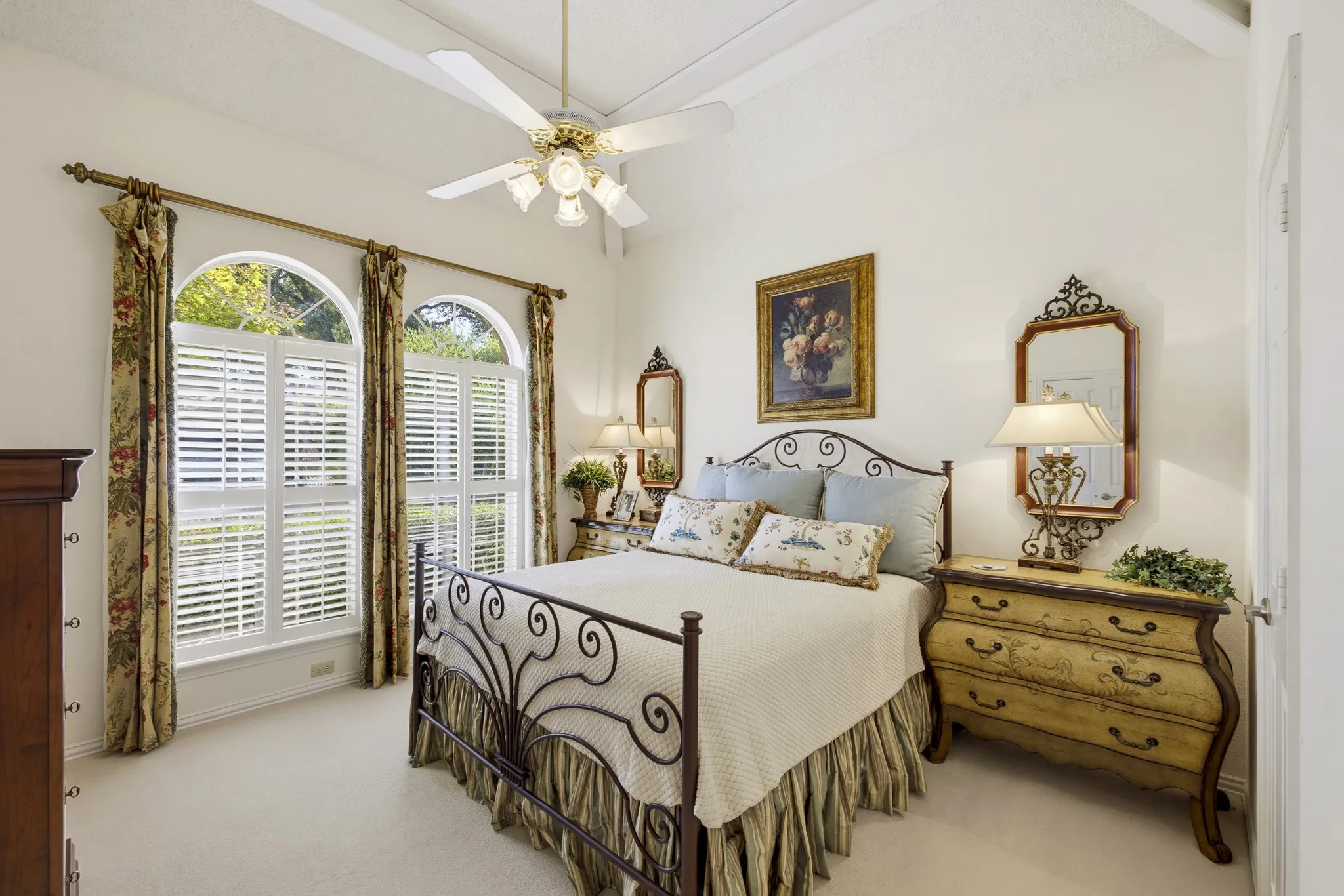 Single Family Residence For Sale in Tarrant County , 6200 Forest Highlands Drive, Fort Worth, Texas 76132, 5 Bedroom, 6 Bathroom, 3 Garage spaces, 5,652 Sqft, built in 1990, mls#21384557, Real Estate Agent in Fort Worth, Homes For Sale in Tarrant county, Homes For Sale in Fort Worth, Realtor in Fort Worth Texas, Real Estate Brokerage Independent Realty Texas, Luminita Cordes Realtor
