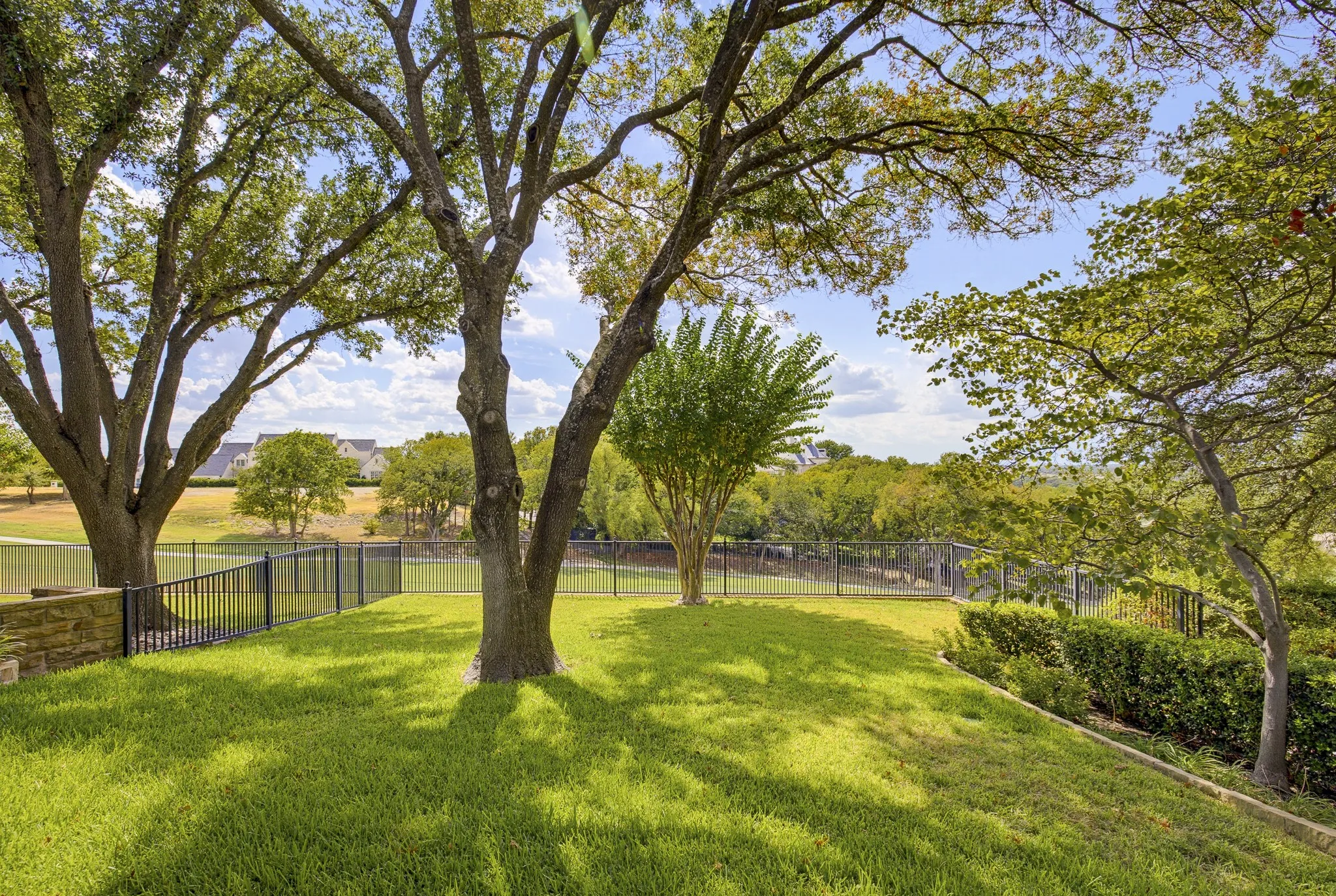 Single Family Residence For Sale in Tarrant County , 6200 Forest Highlands Drive, Fort Worth, Texas 76132, 5 Bedroom, 6 Bathroom, 3 Garage spaces, 5,652 Sqft, built in 1990, mls#21384557, Real Estate Agent in Fort Worth, Homes For Sale in Tarrant county, Homes For Sale in Fort Worth, Realtor in Fort Worth Texas, Real Estate Brokerage Independent Realty Texas, Luminita Cordes Realtor
