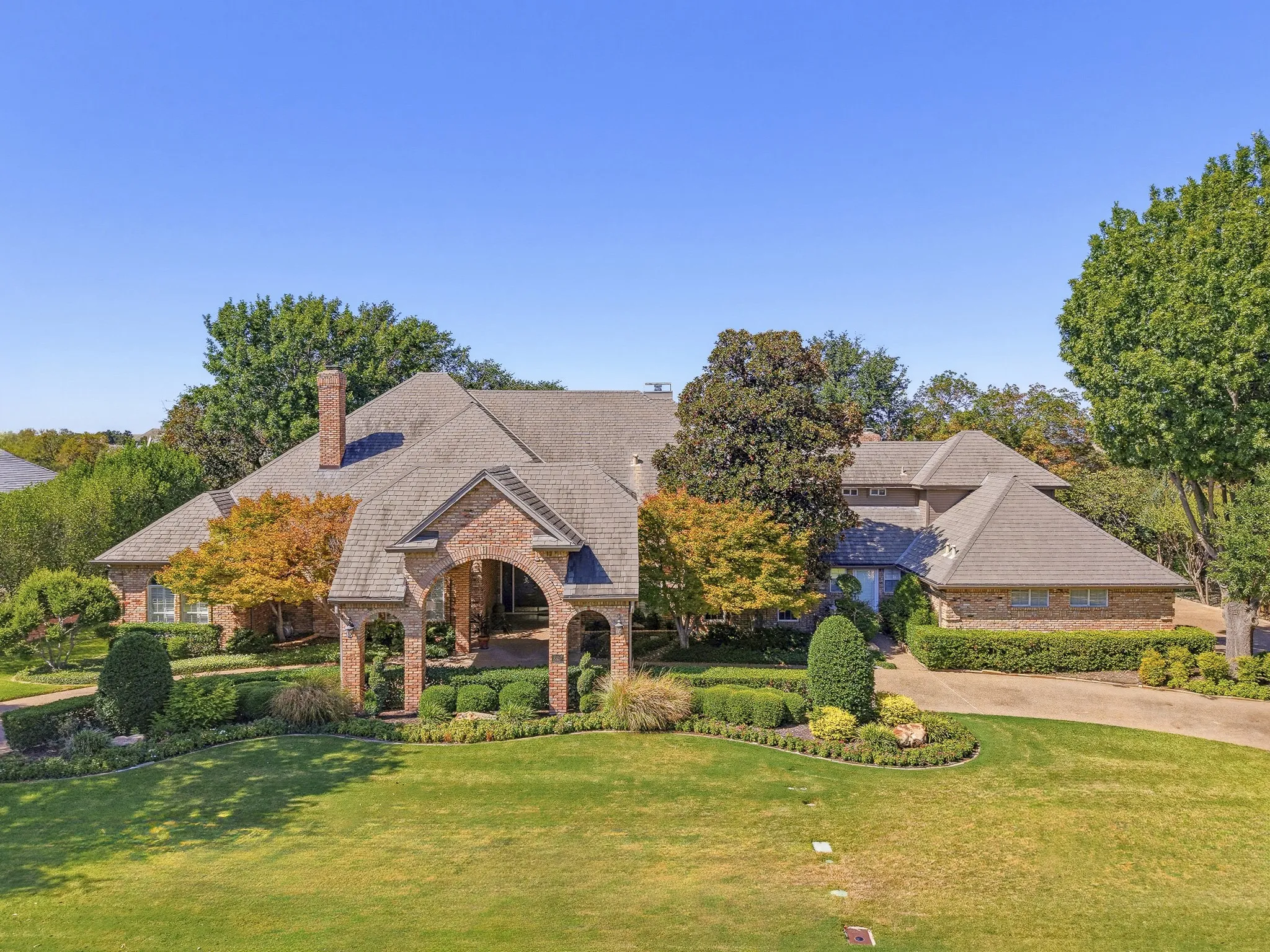 Single Family Residence For Sale in Tarrant County , 6200 Forest Highlands Drive, Fort Worth, Texas 76132, 5 Bedroom, 6 Bathroom, 3 Garage spaces, 5,652 Sqft, built in 1990, mls#21384557, Real Estate Agent in Fort Worth, Homes For Sale in Tarrant county, Homes For Sale in Fort Worth, Realtor in Fort Worth Texas, Real Estate Brokerage Independent Realty Texas, Luminita Cordes Realtor